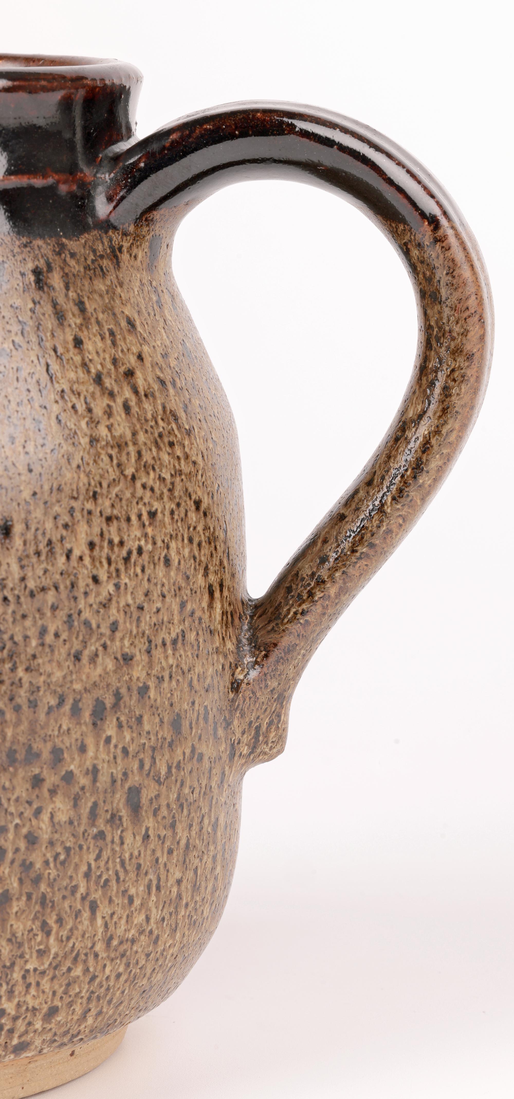 Moderne Abdo Nagi Oatmeal Glazed Studio Pottery Jug & Cover en grès en vente