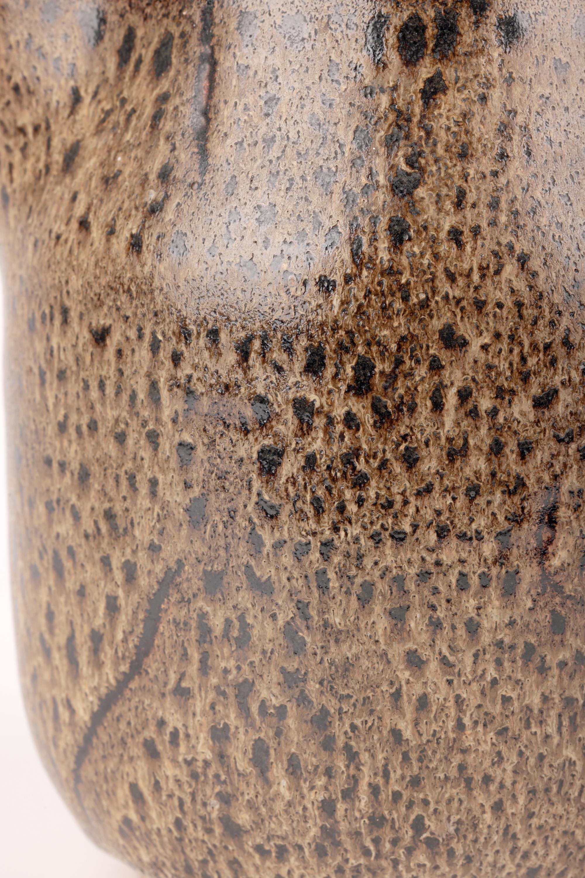 Britannique Abdo Nagi Oatmeal Glazed Studio Pottery Jug & Cover en grès en vente