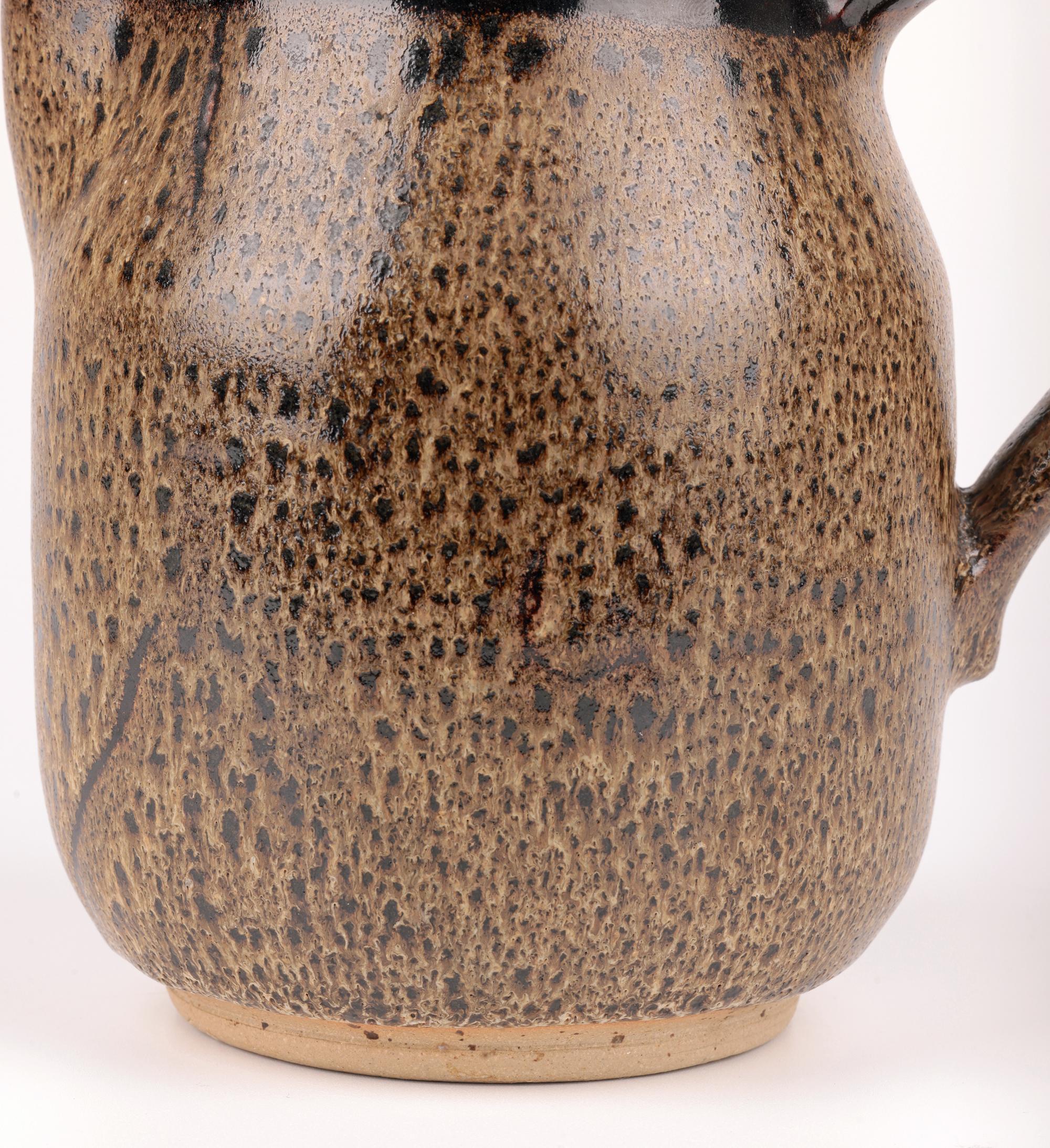 Vernissé Abdo Nagi Oatmeal Glazed Studio Pottery Jug & Cover en grès en vente