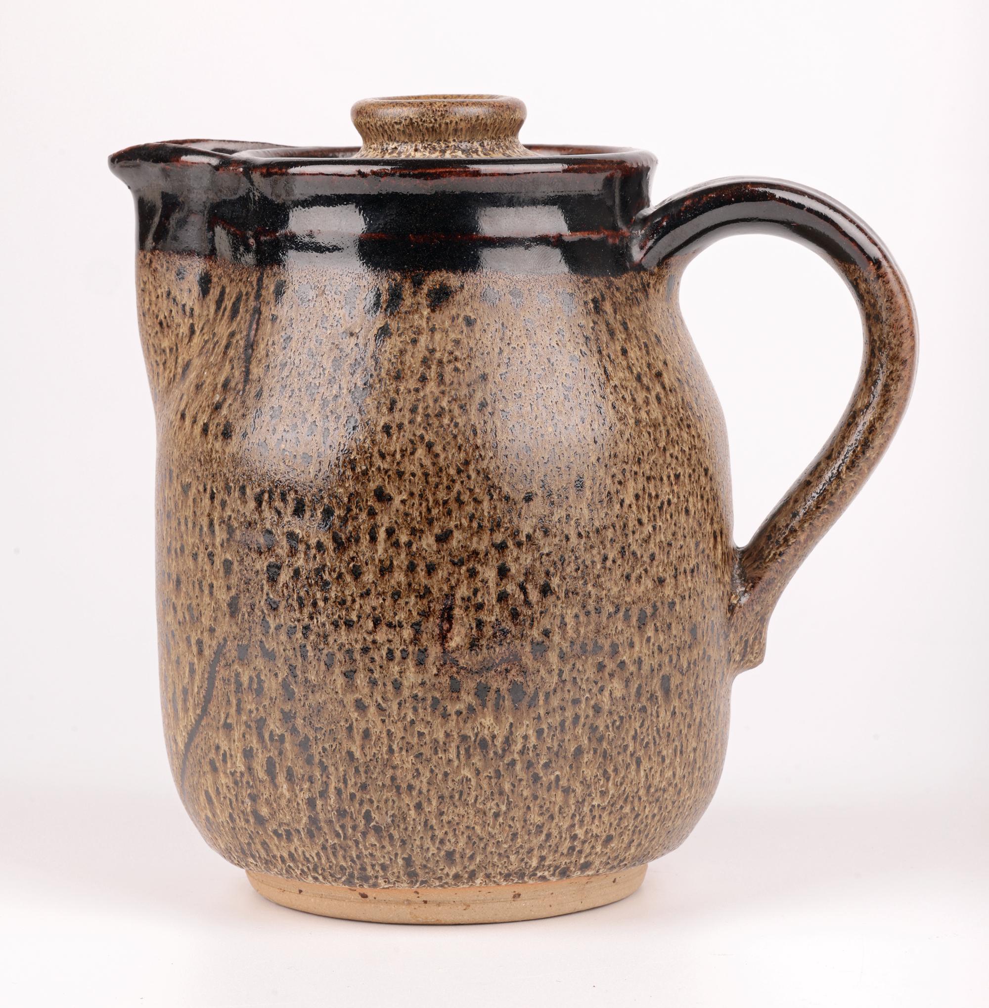 Abdo Nagi Oatmeal Glazed Studio Pottery Jug & Cover en grès Bon état - En vente à Bishop's Stortford, Hertfordshire