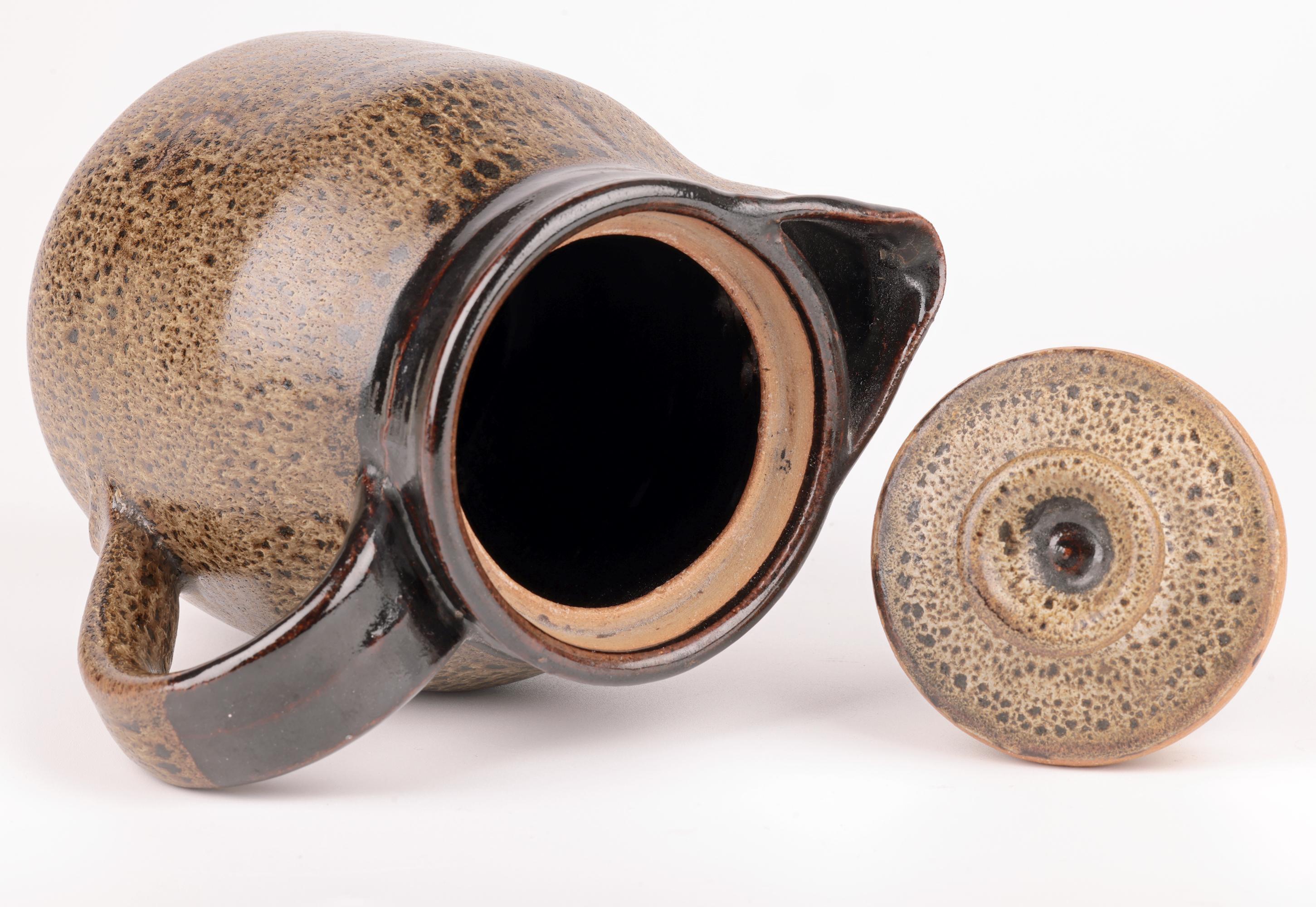 Fin du 20e siècle Abdo Nagi Oatmeal Glazed Studio Pottery Jug & Cover en grès en vente