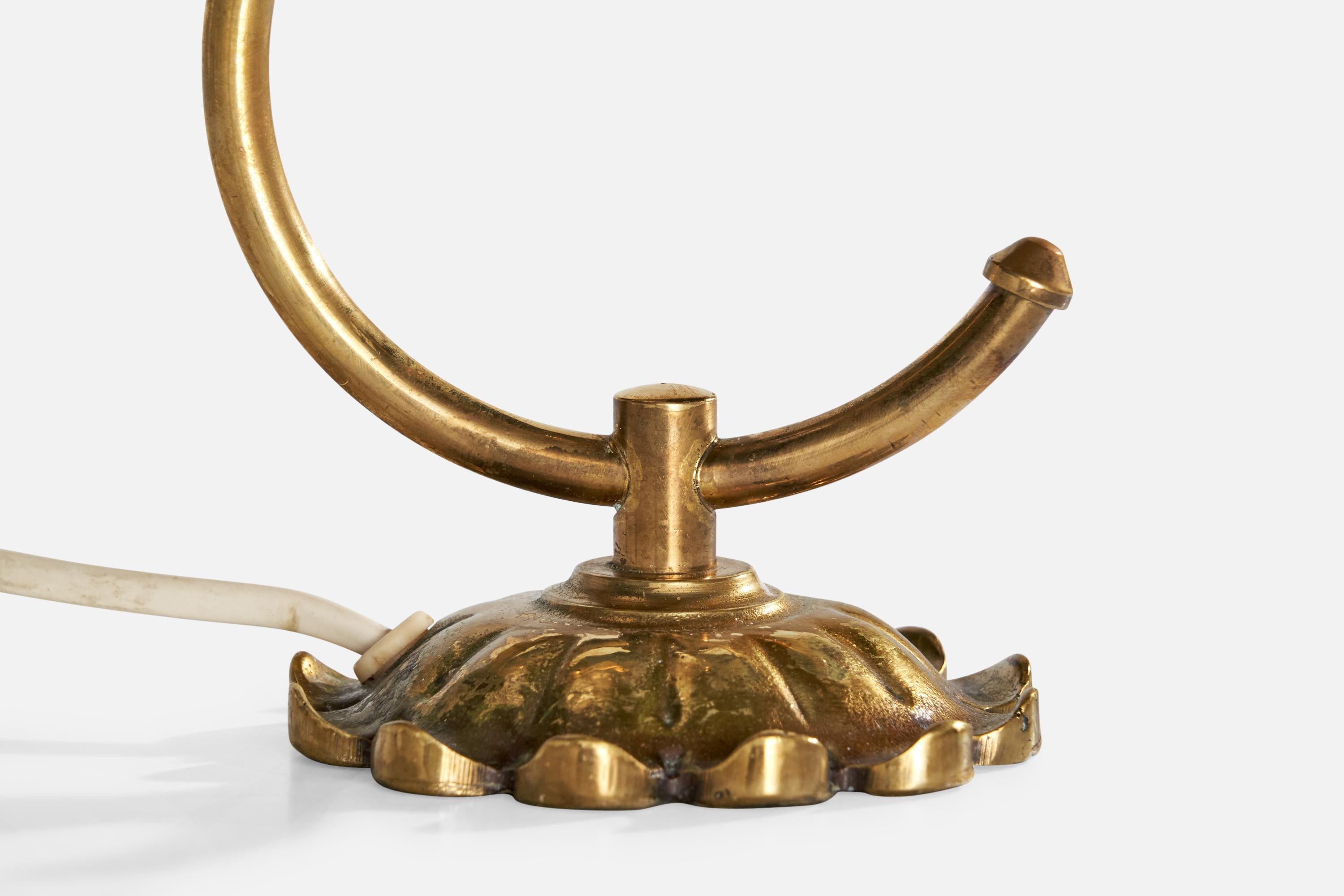 Milieu du XXe siècle ABEA, lampes de bureau, laiton, tissu, Suède, années 1940 en vente