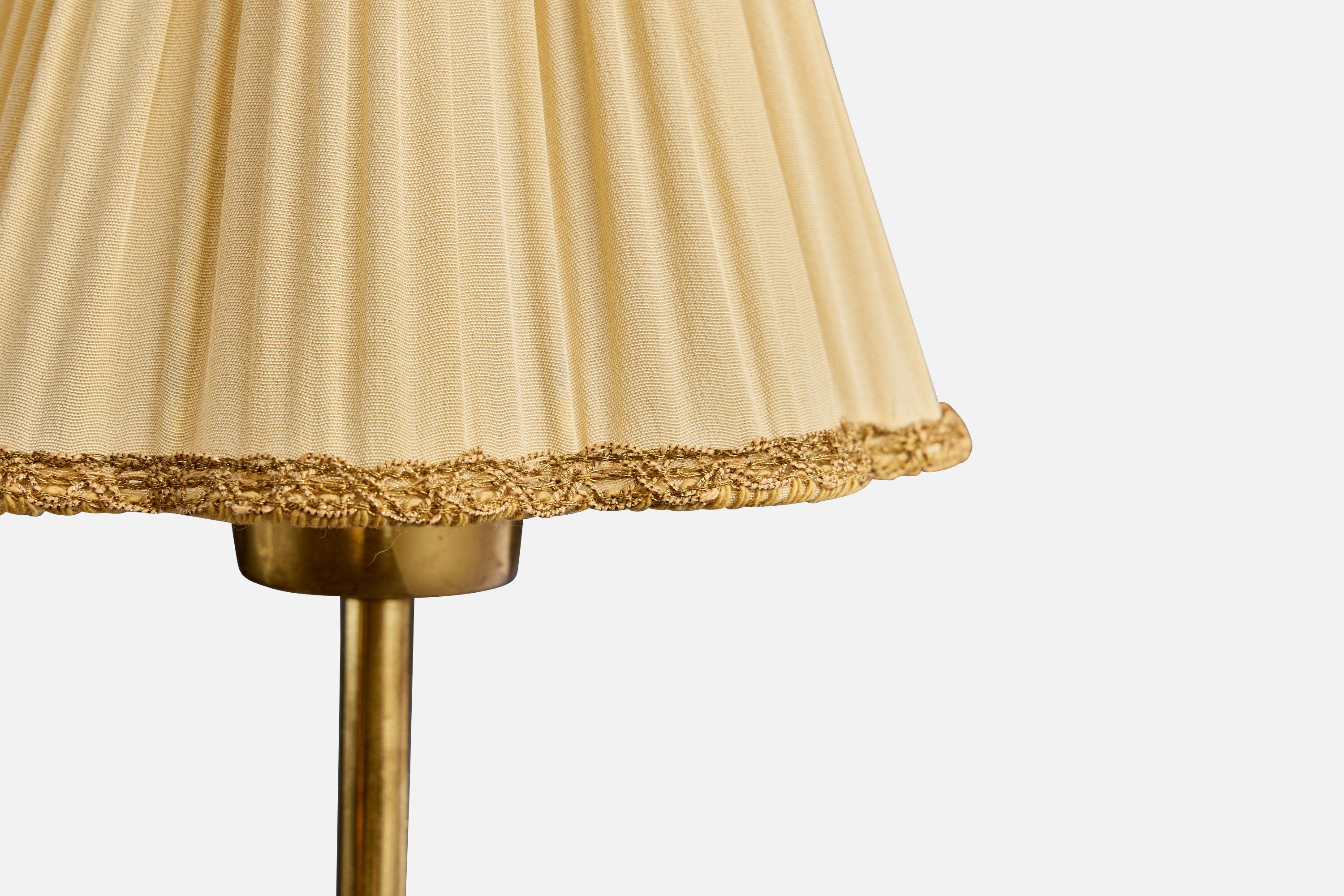 Milieu du XXe siècle ABEA, lampes de bureau, laiton, tissu, Suède, années 1950 en vente