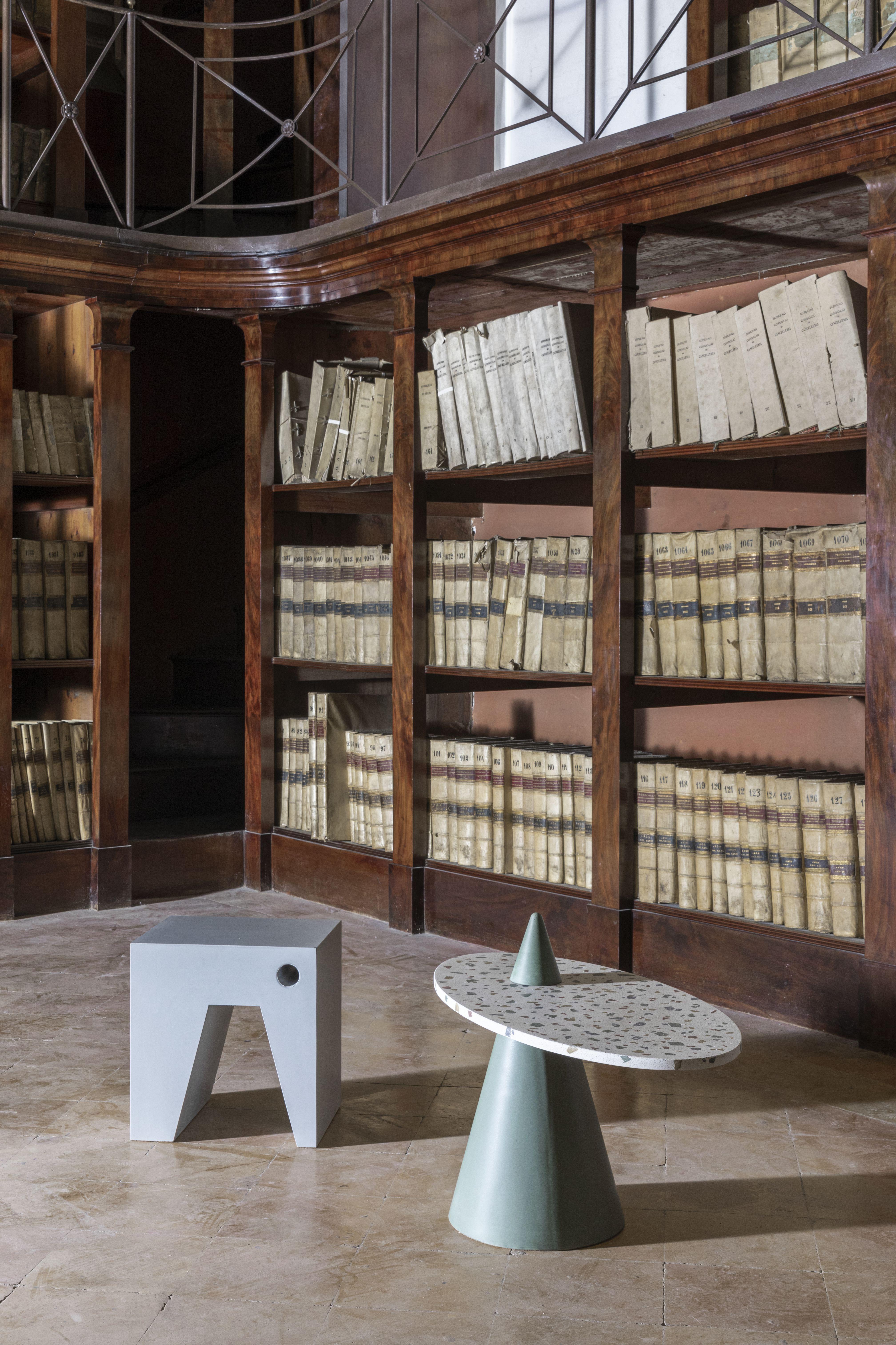 Table d'appoint M en béton de la collection Abecedario par Studio Strato pour Forma&Cemento Neuf - En vente à Rome, Lazio