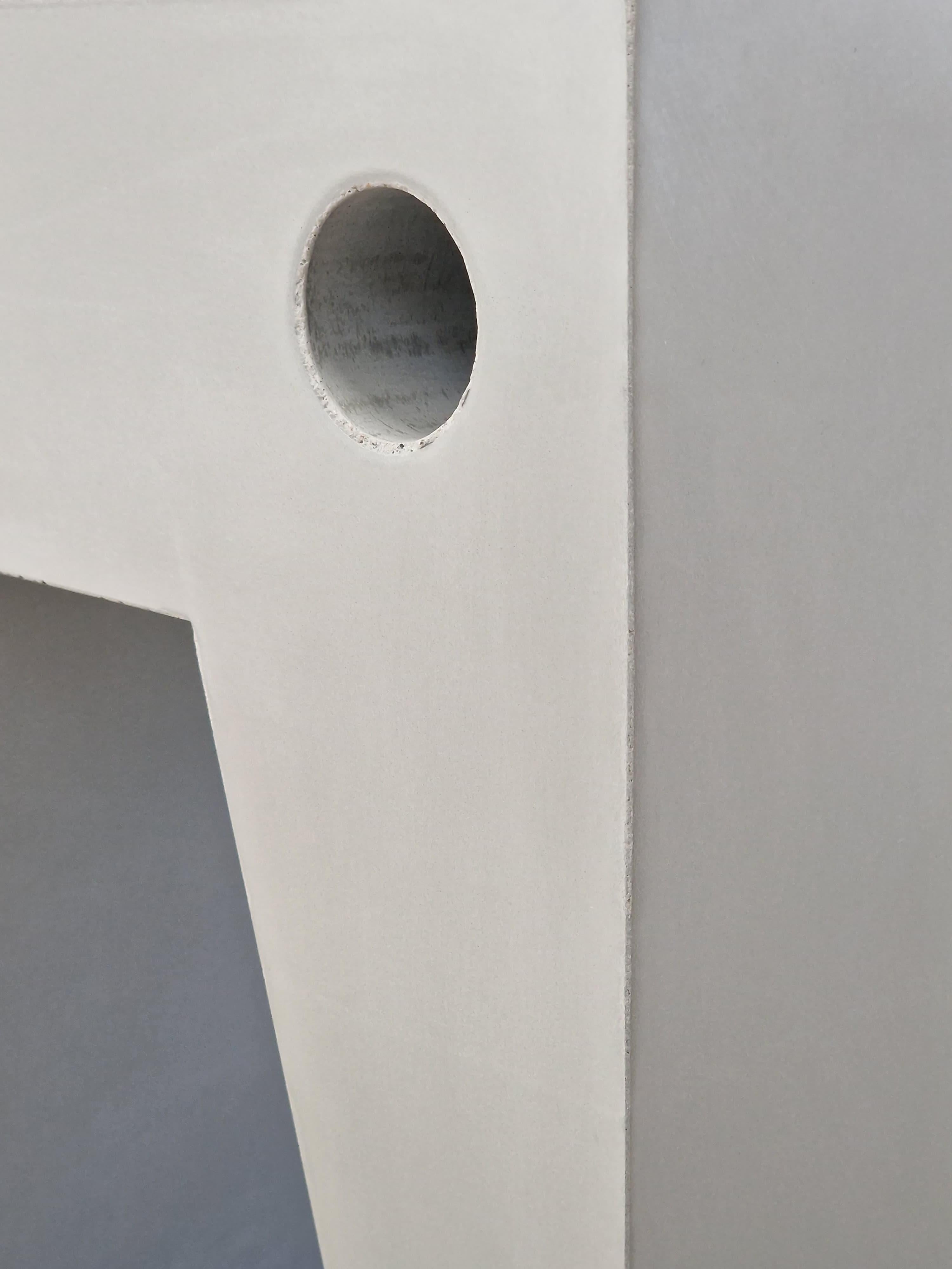 Abecedario Kollektion Beton-Beistelltisch „M“ von Studio Strato für Forma&Cemento, Abecedario (Brutalismus) im Angebot