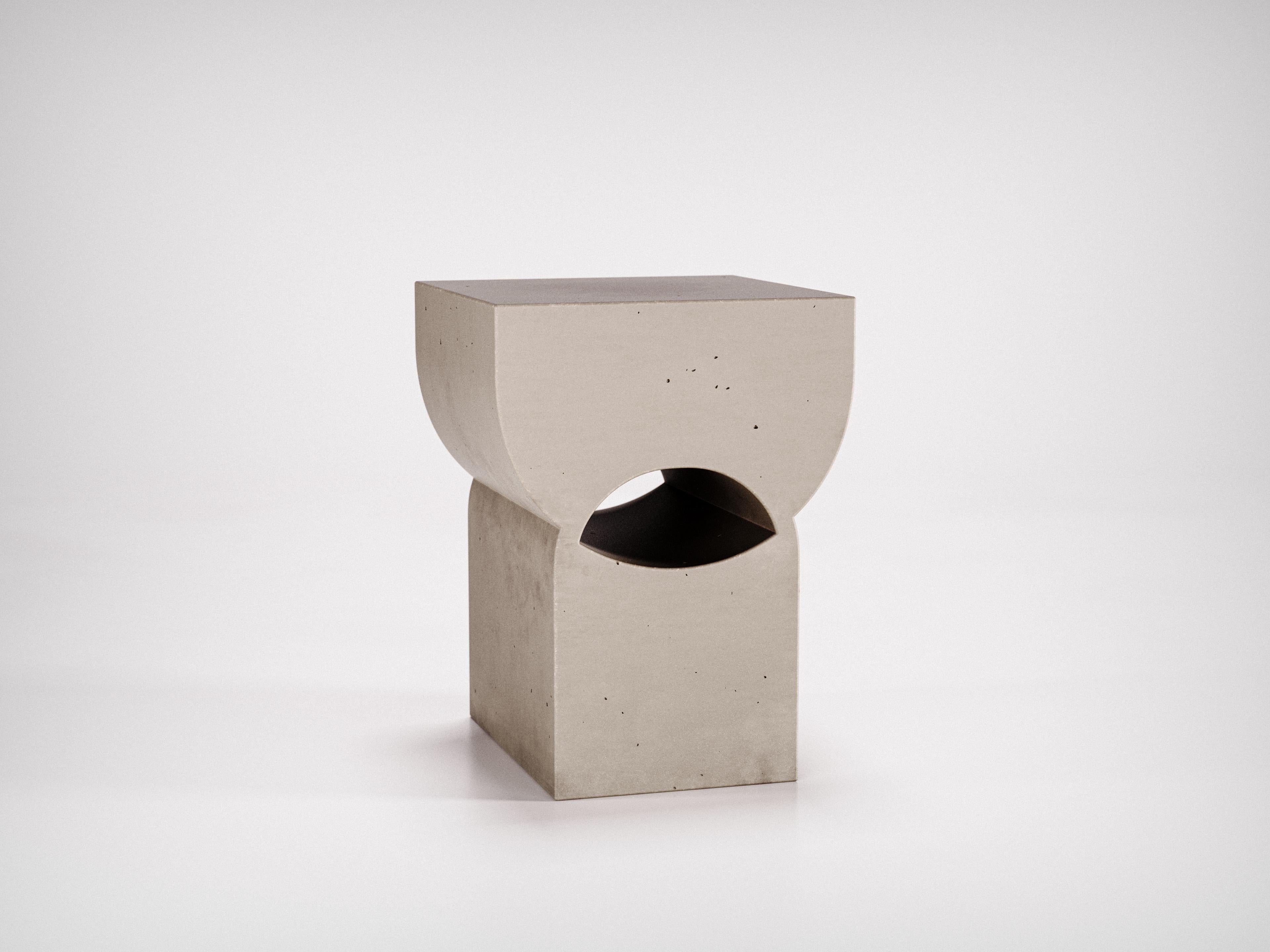 Moulage Collection Abecedario - Table d'appoint et table basse N par Booboon Studio x Forma&Cemento en vente