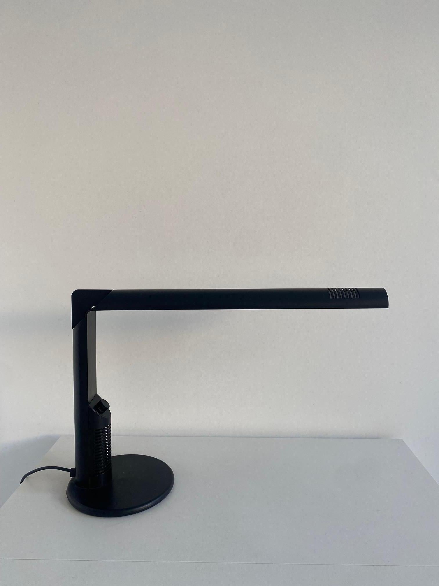 Abele Table Lamp by Gianfranco Frattini for Luci, Italy, 1979 In Good Condition For Sale In PARIS, FR