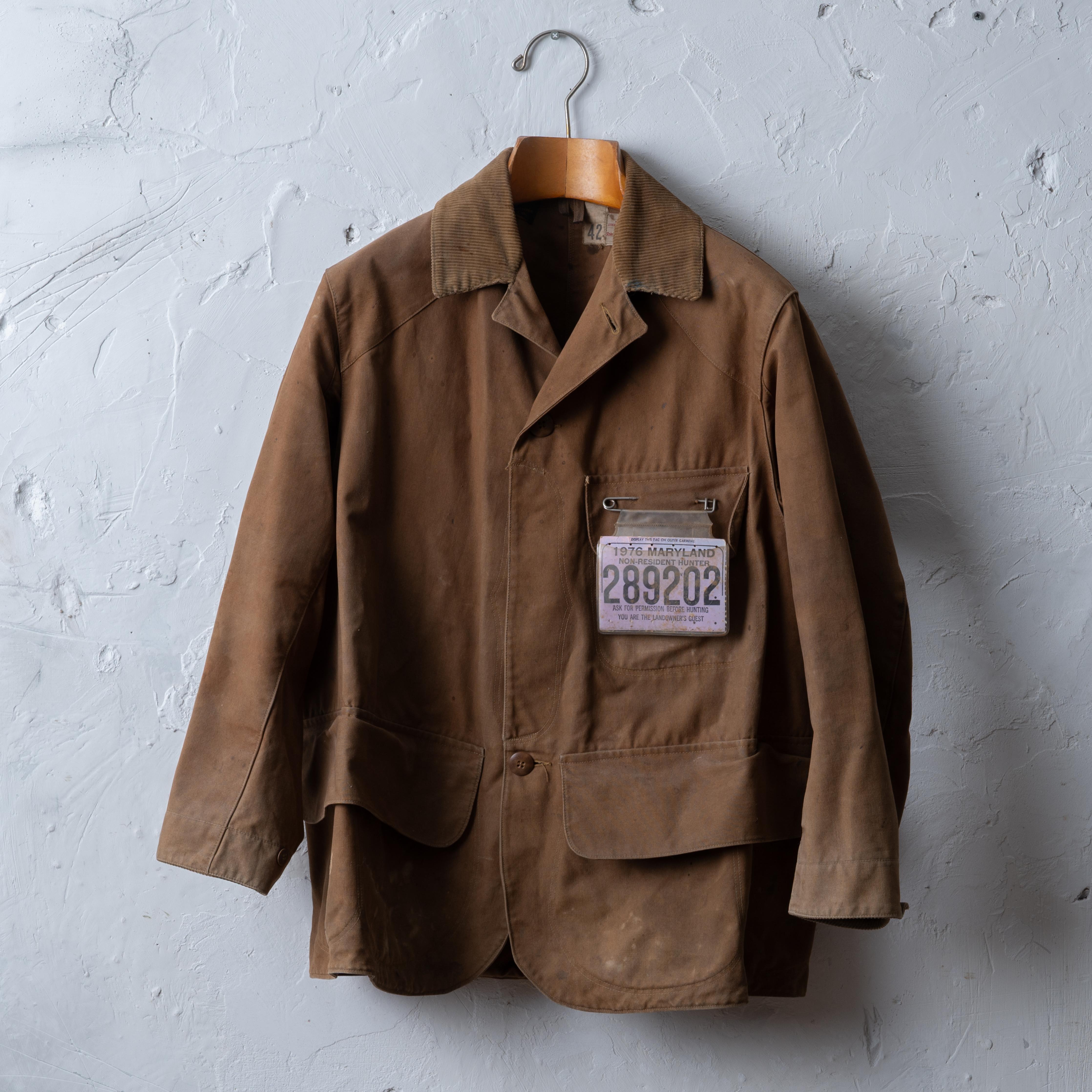 Una giacca da caccia Abercrombie & Fitch Duxbak, anni '30.  Include una targhetta di caccia del 1976 e una custodia.



24 pollici di larghezza, 32 pollici di altezza e 5 pollici di profondità



