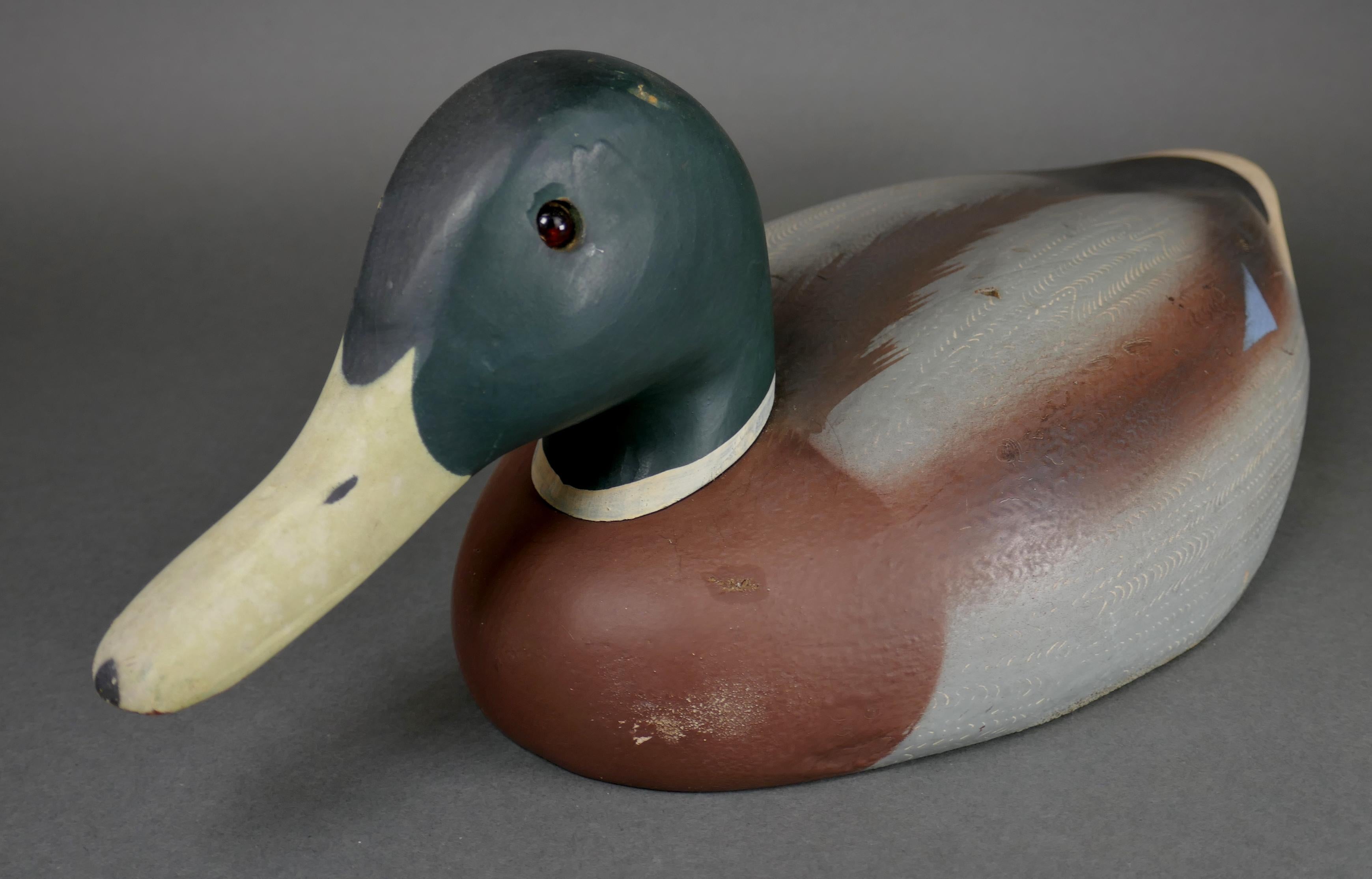 Fin du 20e siècle Abercrombie & Fitch Appelant de chasse au canard colvert peint et sculpté à la main en vente