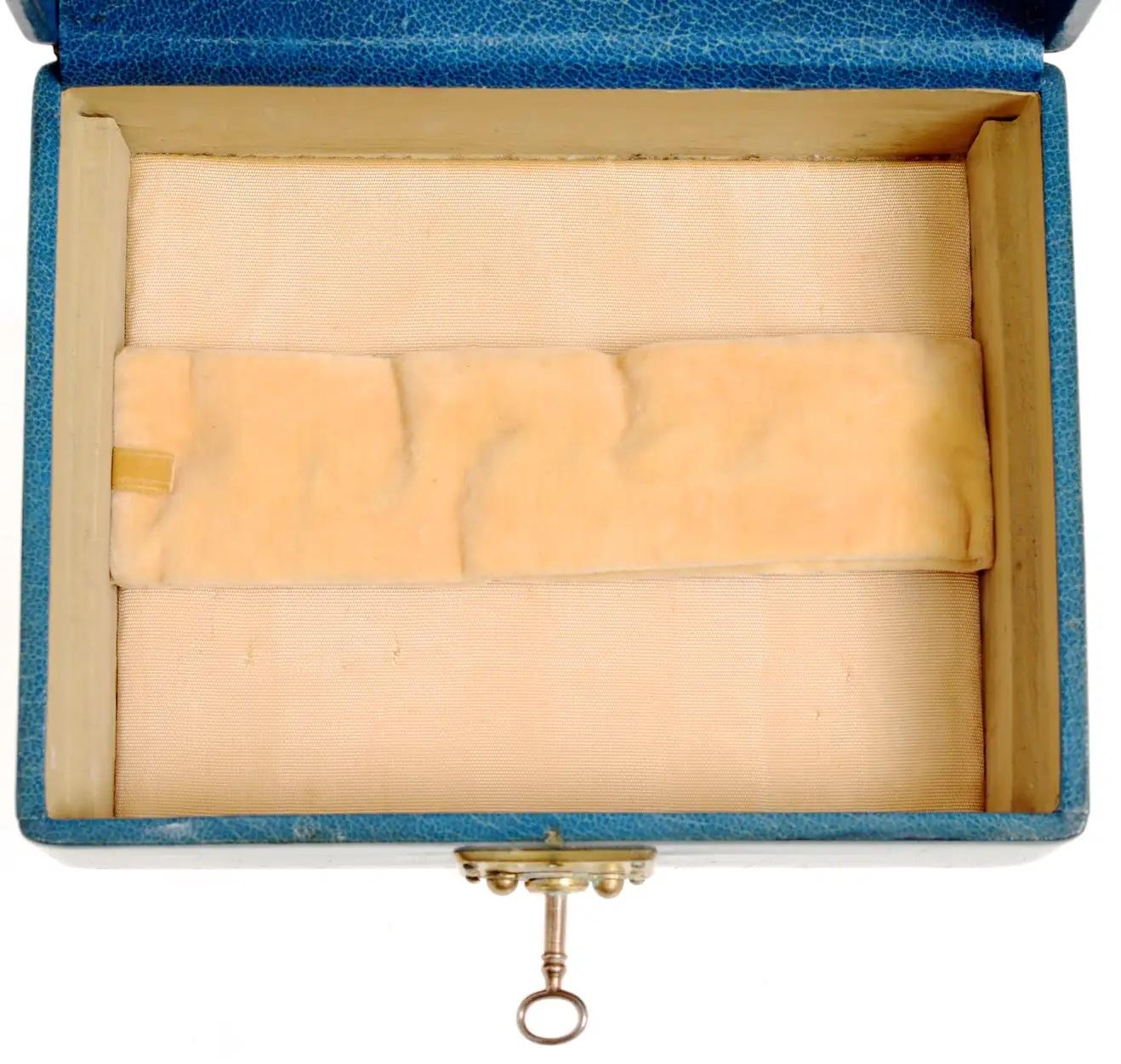 Abercrombie & Fitch Patiniertes feines blaues Kalbsleder-Schmuckkästchen mit Deckel, um 1950 im Angebot 1