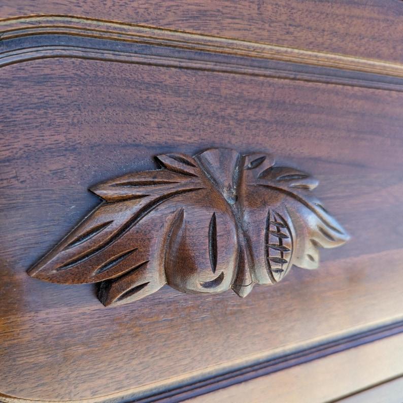 Abernathy Furniture Co. Dresser Solid Walnut, Early American, Traditional In Good Condition In Rancho Cucamonga, CA