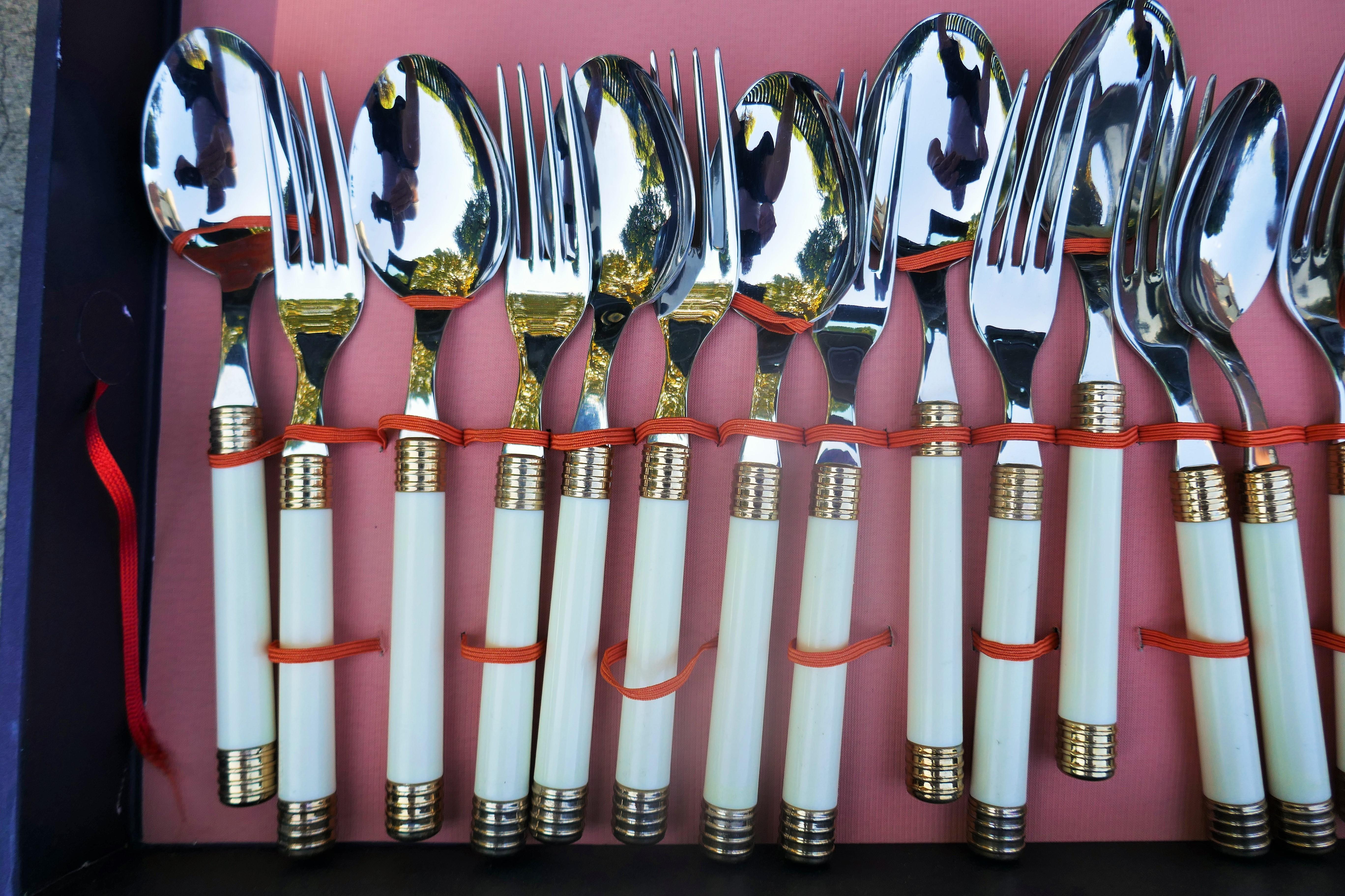 Ensemble de couverts Abert 74 pièces Bon état - En vente à Lugo, IT