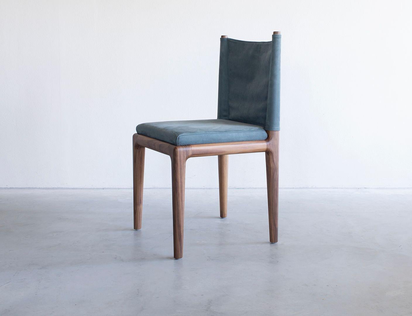 Abi chair large by Van Rossum
Dimensions: D47 x W47 x H86 cm
Materials: Walnut, leather.

The wood is available in all standard Van Rossum colors, or in a matching finish to customer’s own sample.
Choose from our leather colors, or send us your