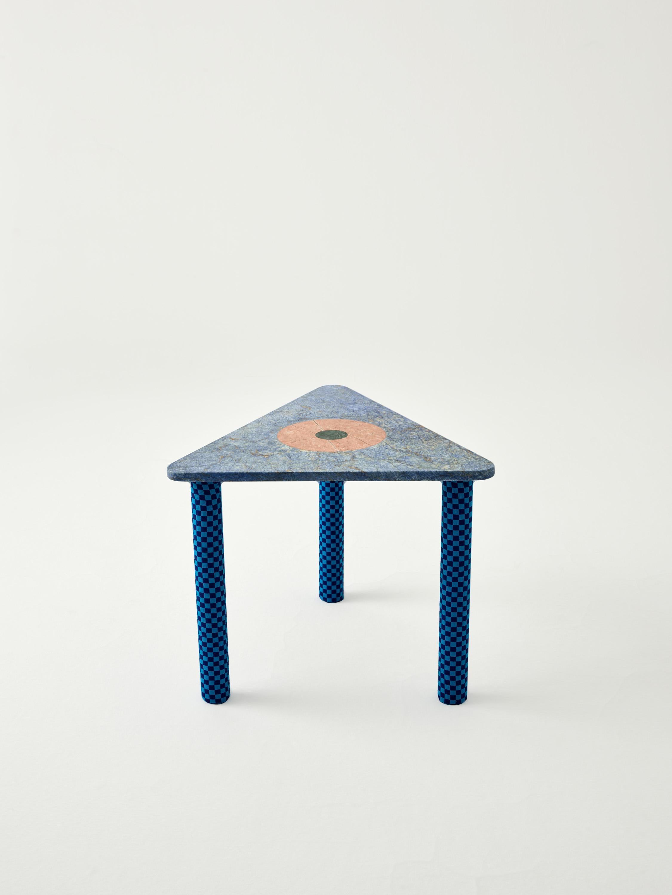 Style international Table d'appoint en marbre Abide en bleu en vente