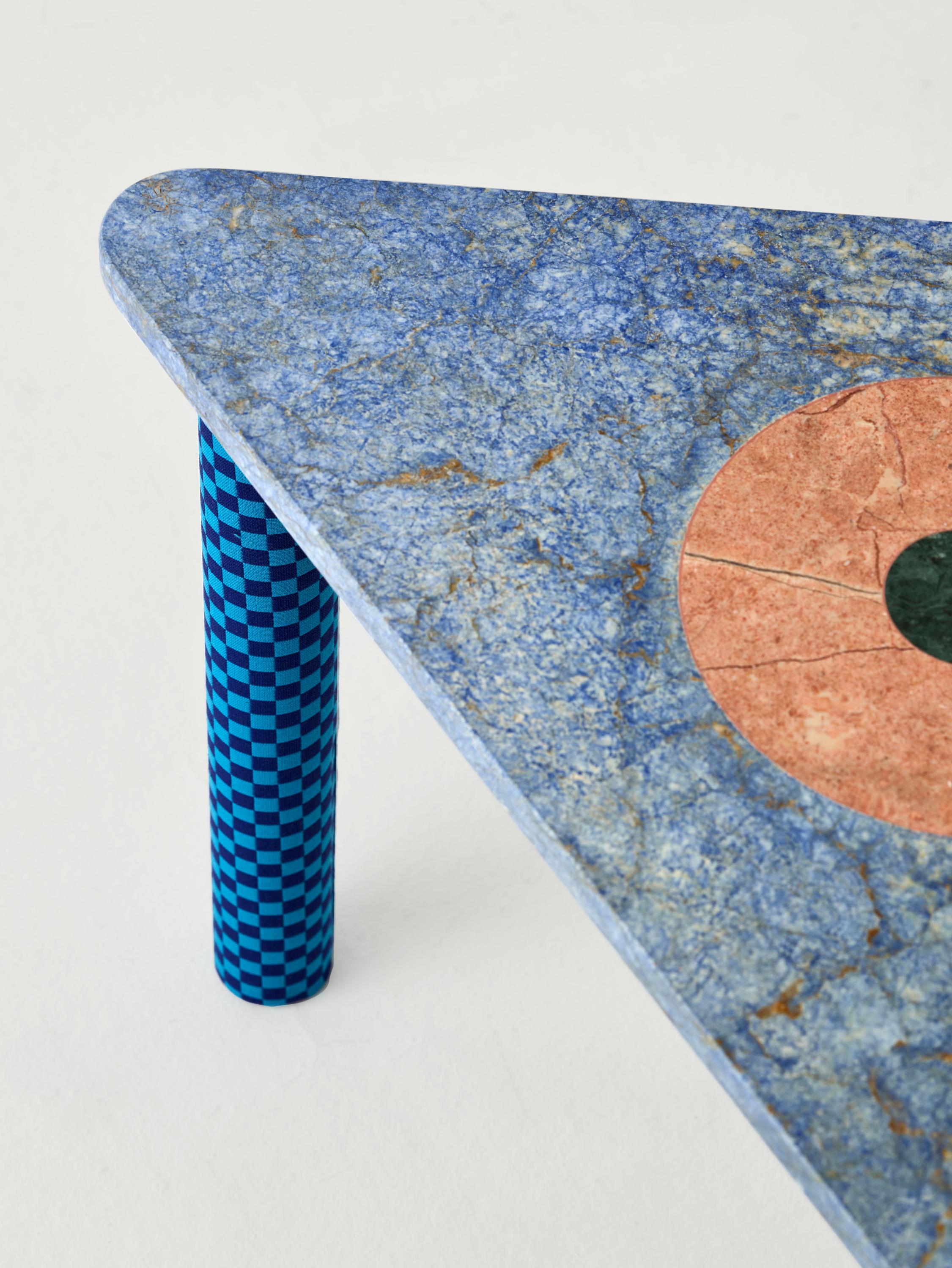 Table d'appoint en marbre Abide en bleu Neuf - En vente à New York, NY