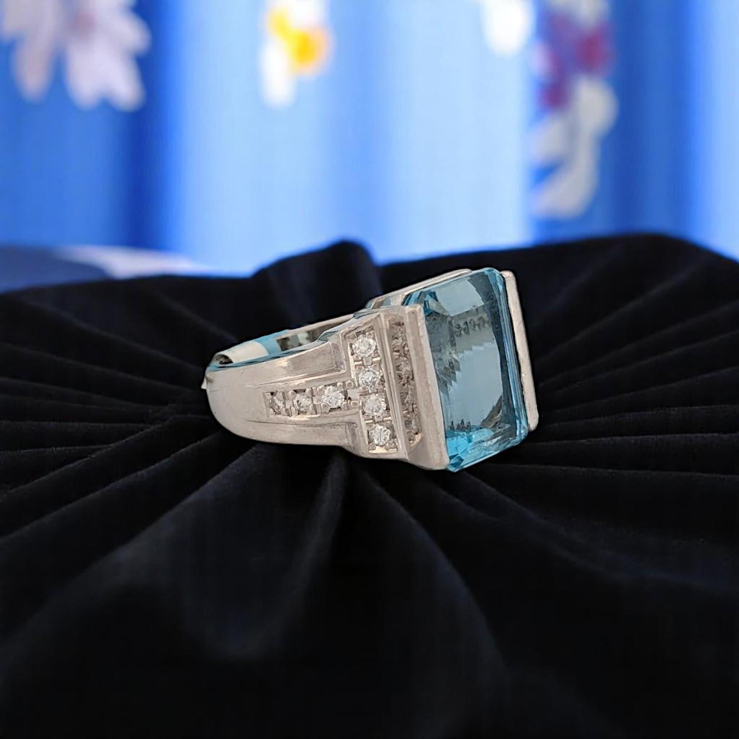 Taglio smeraldo Anello Abigail in platino, gemma taglio smeraldo 7,73ct e diamanti naturali .29ctw in vendita