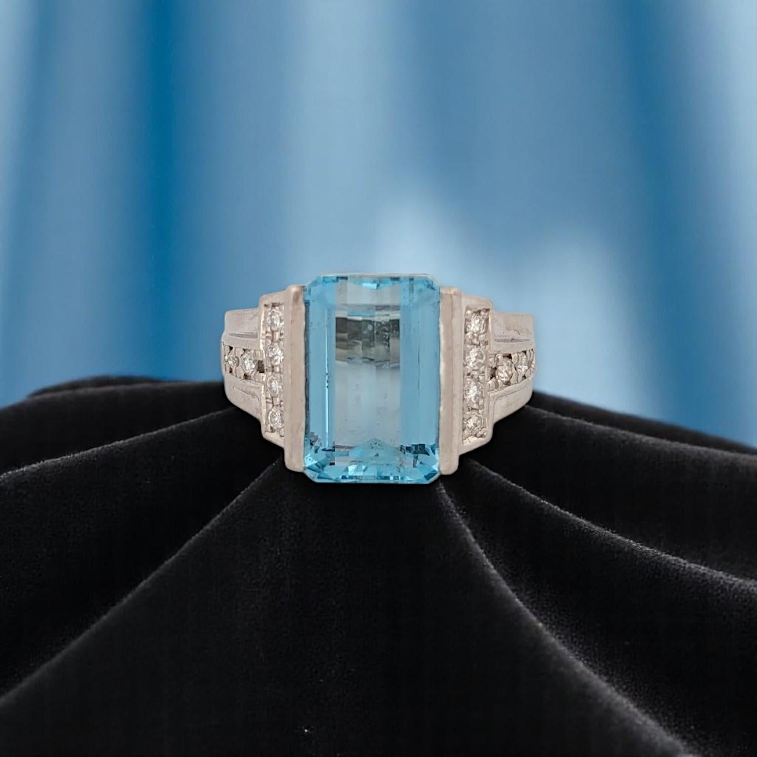 Anello Abigail in platino, gemma taglio smeraldo 7,73ct e diamanti naturali .29ctw In condizioni Nuovo in vendita a Greeneville, TN