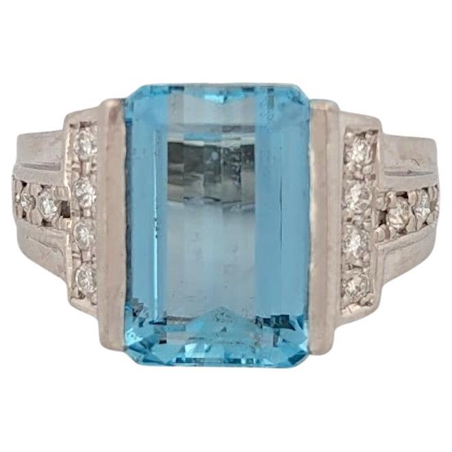Anello Abigail in platino, gemma taglio smeraldo 7,73ct e diamanti naturali .29ctw in vendita