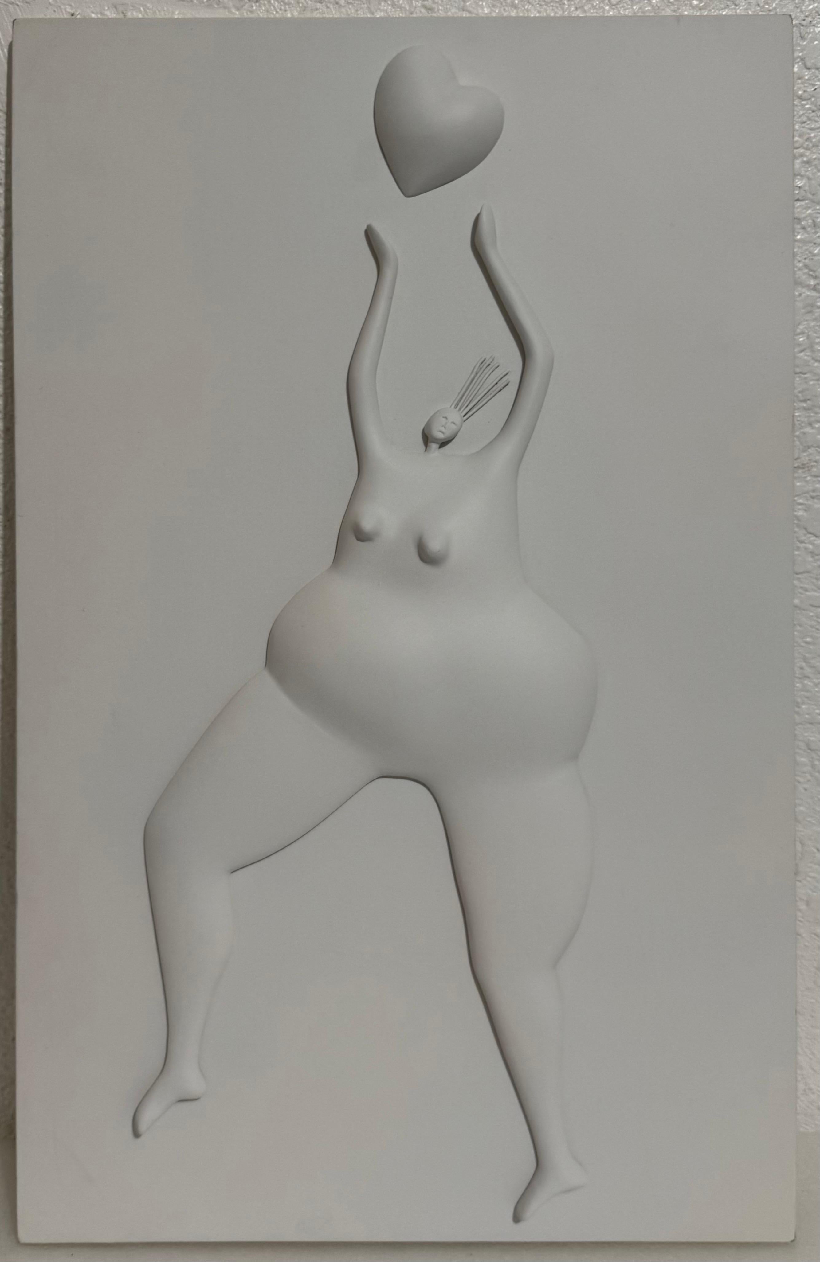 Maestro latinoamericano Abigail Varela Escultura Placa en relieve Mujer con corazón en venta 4