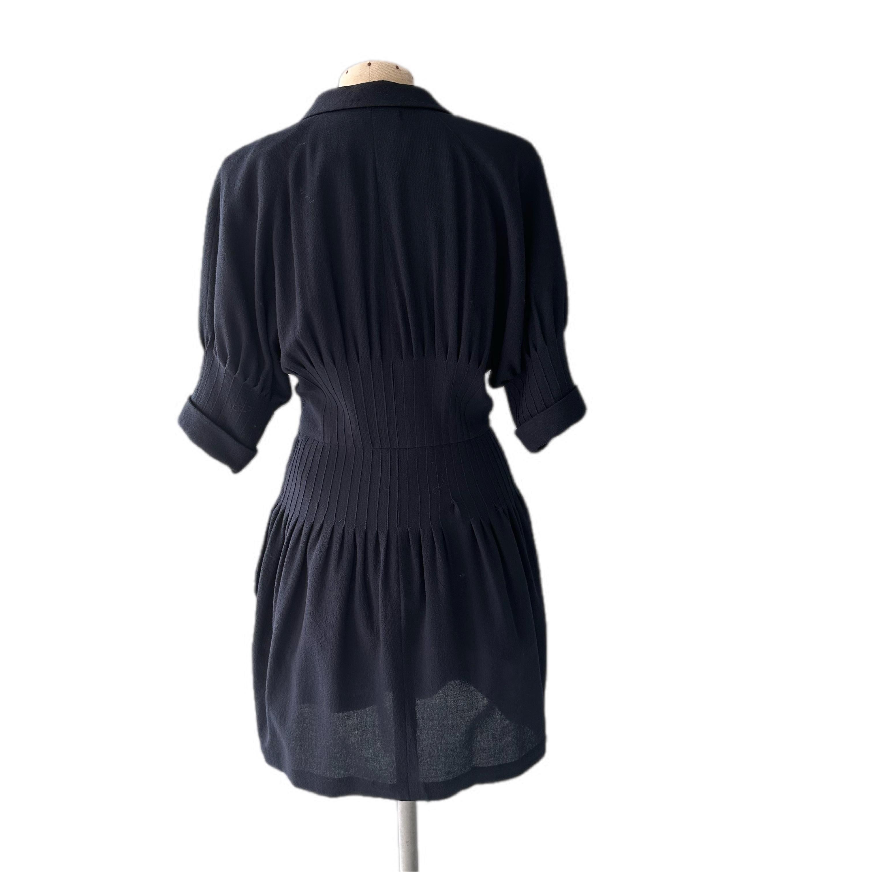 Versatile and elegant vintage Chanel dress 
Hook-and-eye closure at front, with half sleeve. The dress streaks at the waist to outline the shape and create a perfect shilouette.
Side pockets, composition label has been removed but looks like