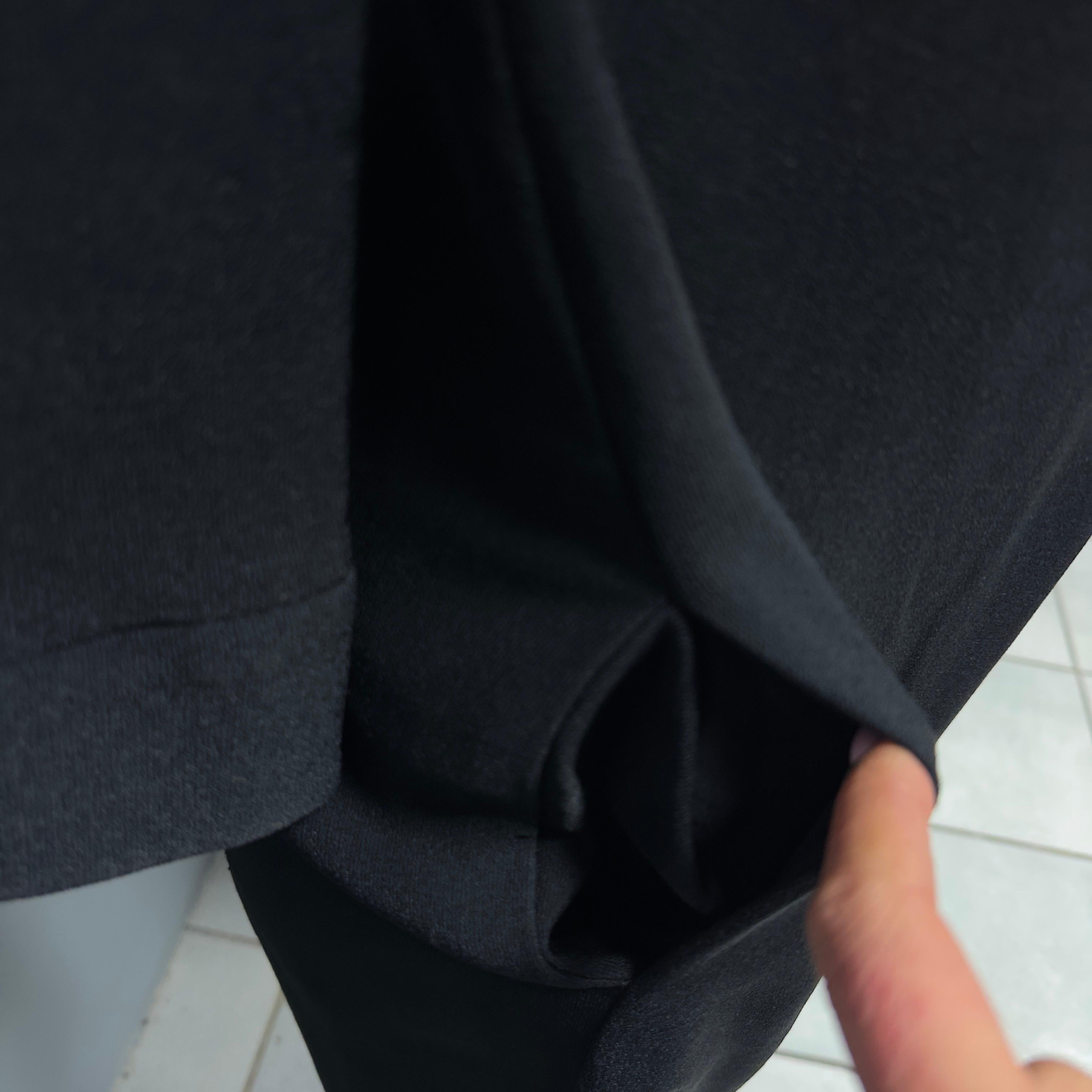 Abito nero Giorgio Armani in ottime condizioni For Sale 2