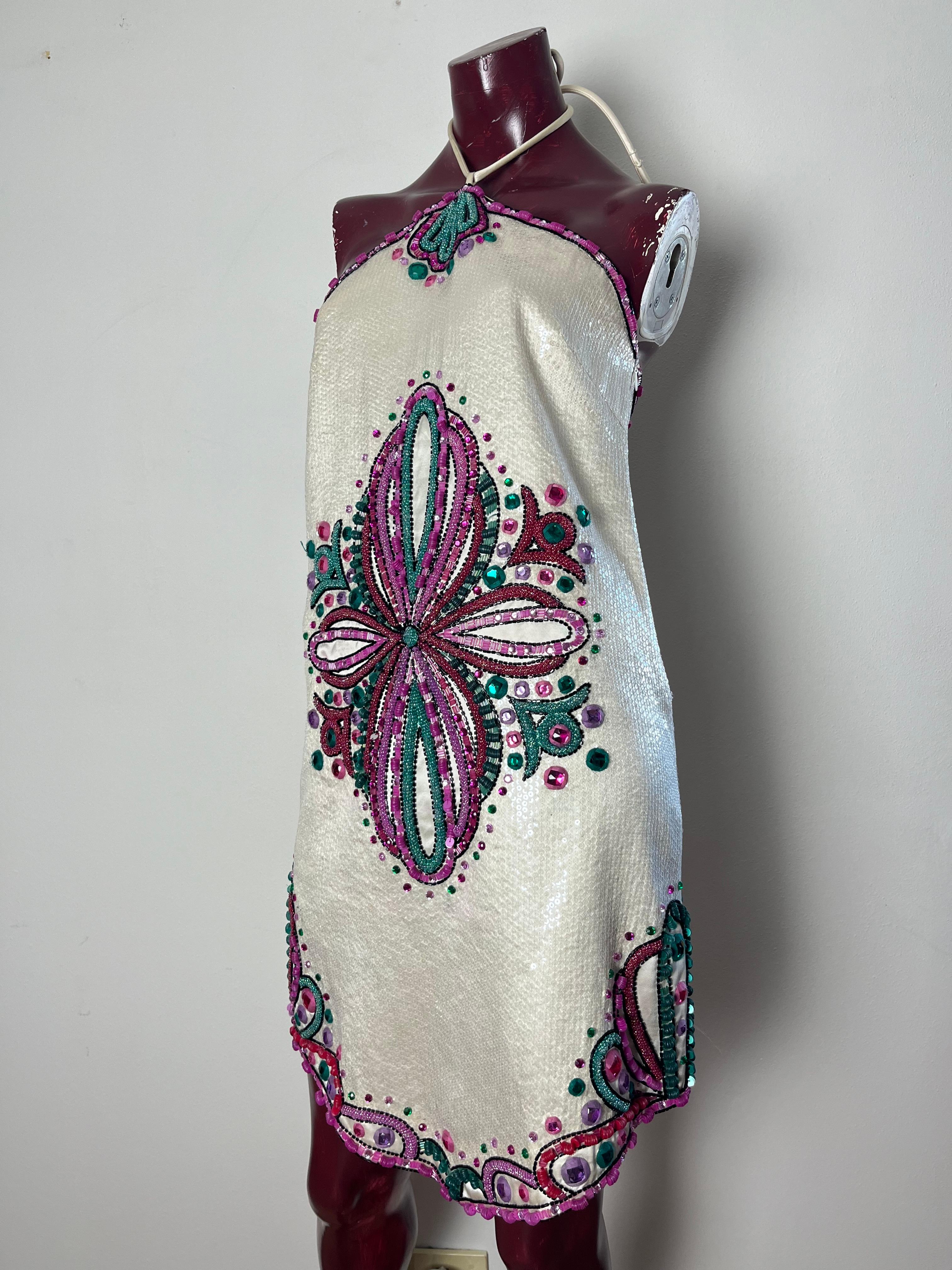 Questo era il Look 15 della sfilata Pucci 20077 e sembra fresco ora come allora. Il periodo di Williamson da Pucci potrebbe essere stato breve, ma c'erano sicuramente pezzi di spicco di quel periodo della storia di Pucci e questo vestito è