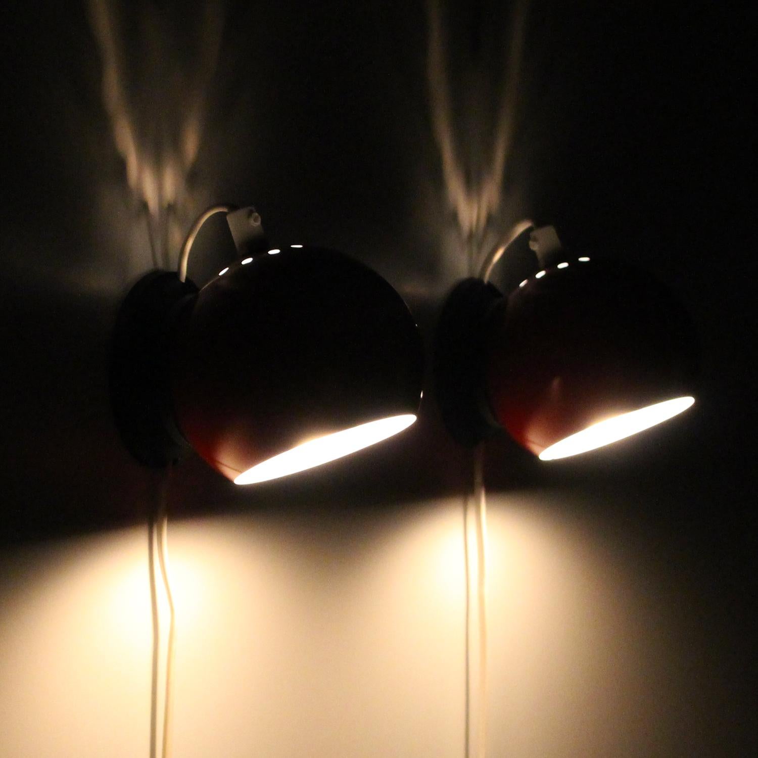 ABO MAG - red pair of super cute 1960s magnetic ball wall lamps produced by ABO Randers, both in very good vintage condition.

Originally designed by Hans Jørgen Berthel (the owner of ABO Randers) in the early 1960s, and later reproduced by
