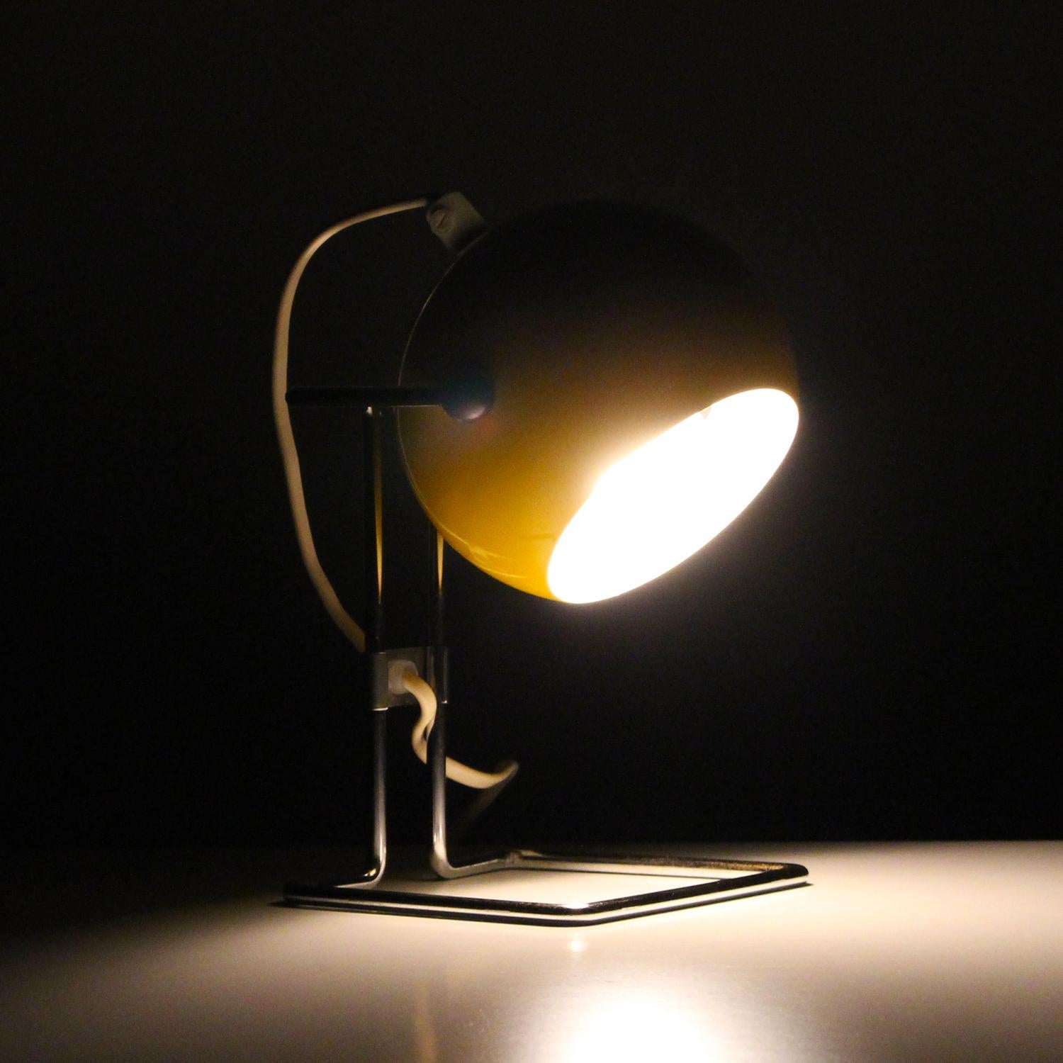 ABO STAT yellow desk light produced by ABO Randers in the 1960s - super attractive sunny yellow table lamp in very good vintage condition.

The BALL is originally designed by Hans Jørgen Berthel (the owner of ABO Randers) in the early 1960s, but