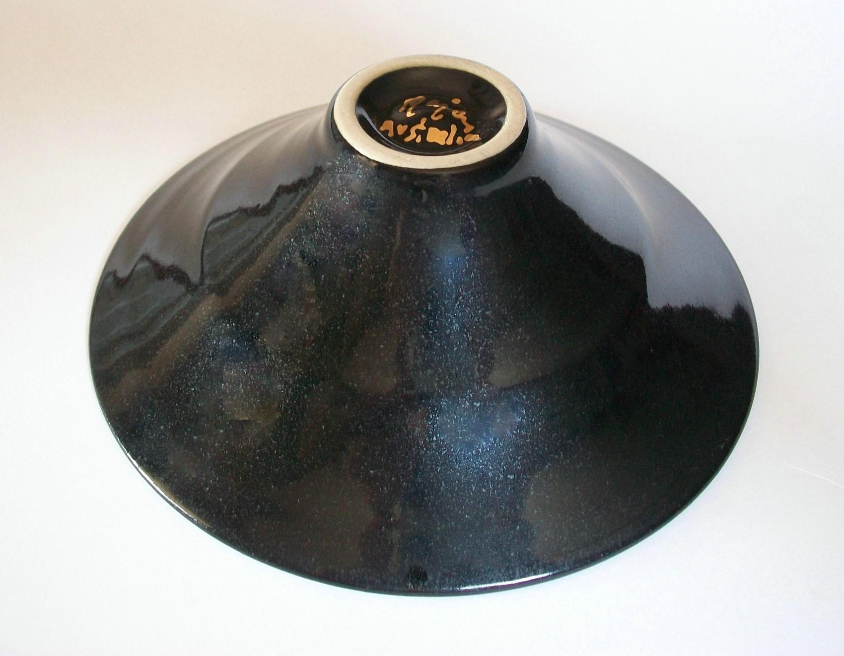 Aboriginal Dot Pattern Gilded Studio Ceramic Bowl, Signed, Australia, 20th C. For Sale 3