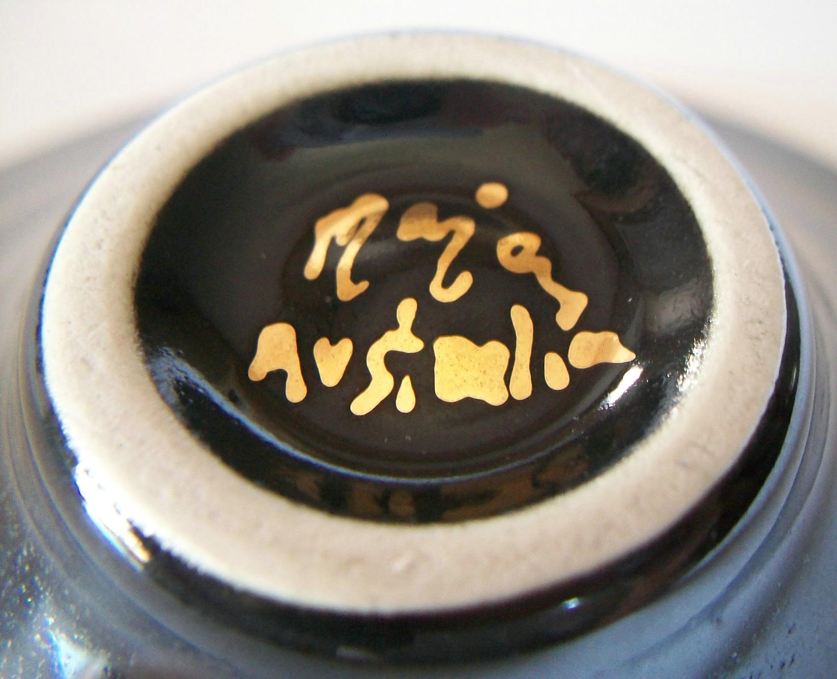 Aboriginal Dot Pattern Gilded Studio Ceramic Bowl, Signed, Australia, 20th C. For Sale 4