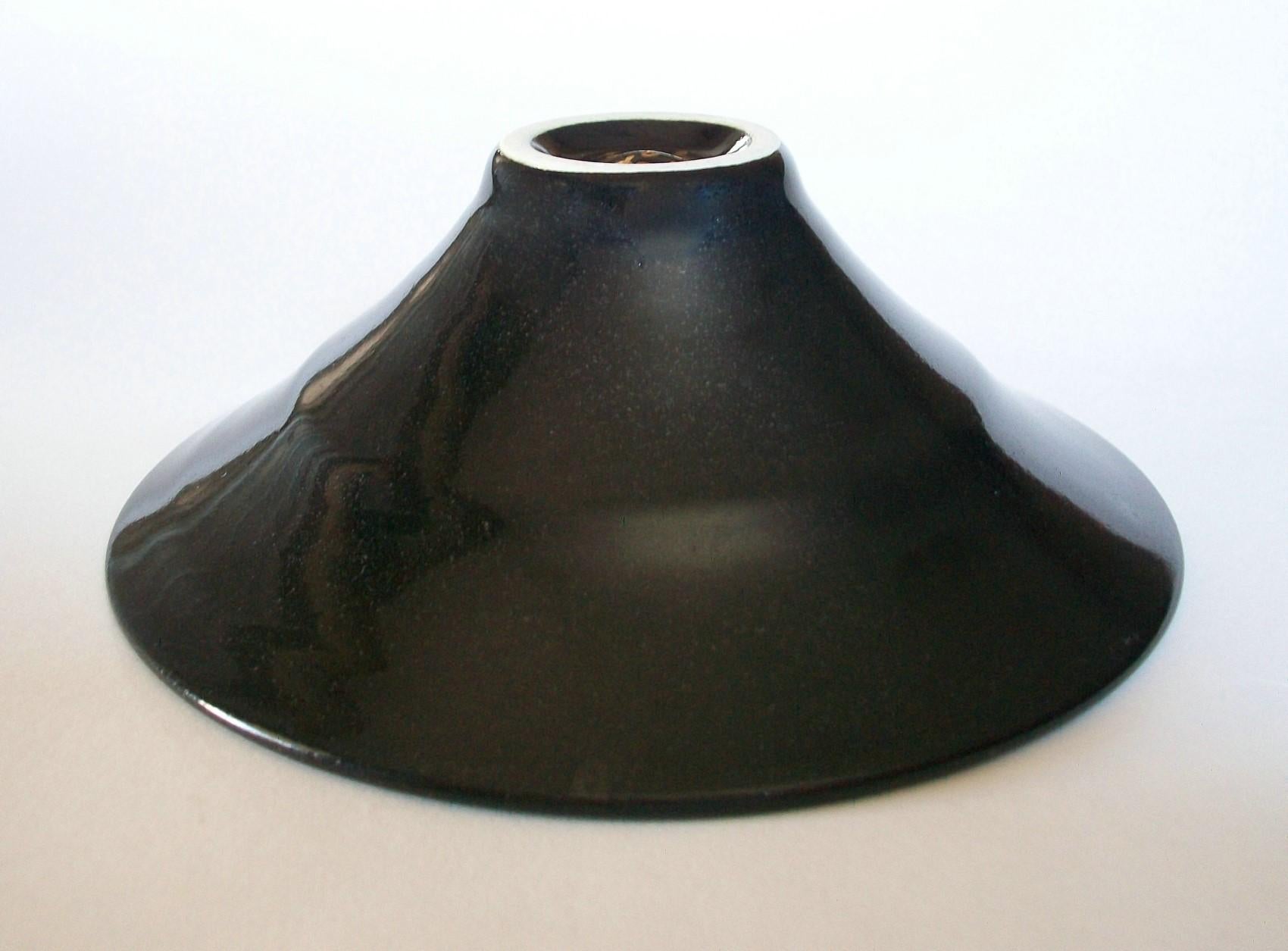 Aboriginal Dot Pattern Gilded Studio Ceramic Bowl, Signed, Australia, 20th C. For Sale 5