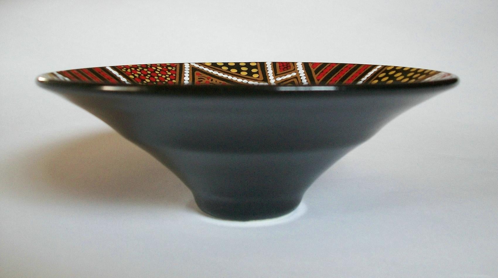 Aboriginal Dot Pattern Gilded Studio Ceramic Bowl, Signed, Australia, 20th C. For Sale 1