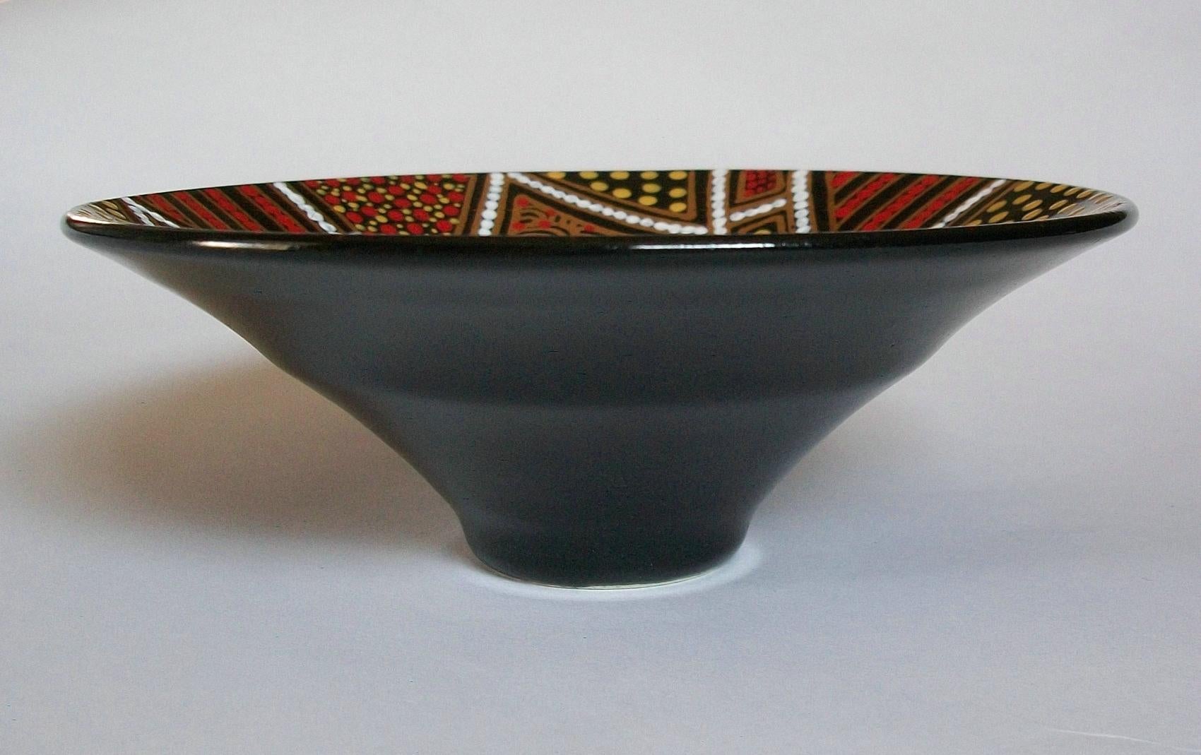 Aboriginal Dot Pattern Gilded Studio Ceramic Bowl, Signed, Australia, 20th C. For Sale 2