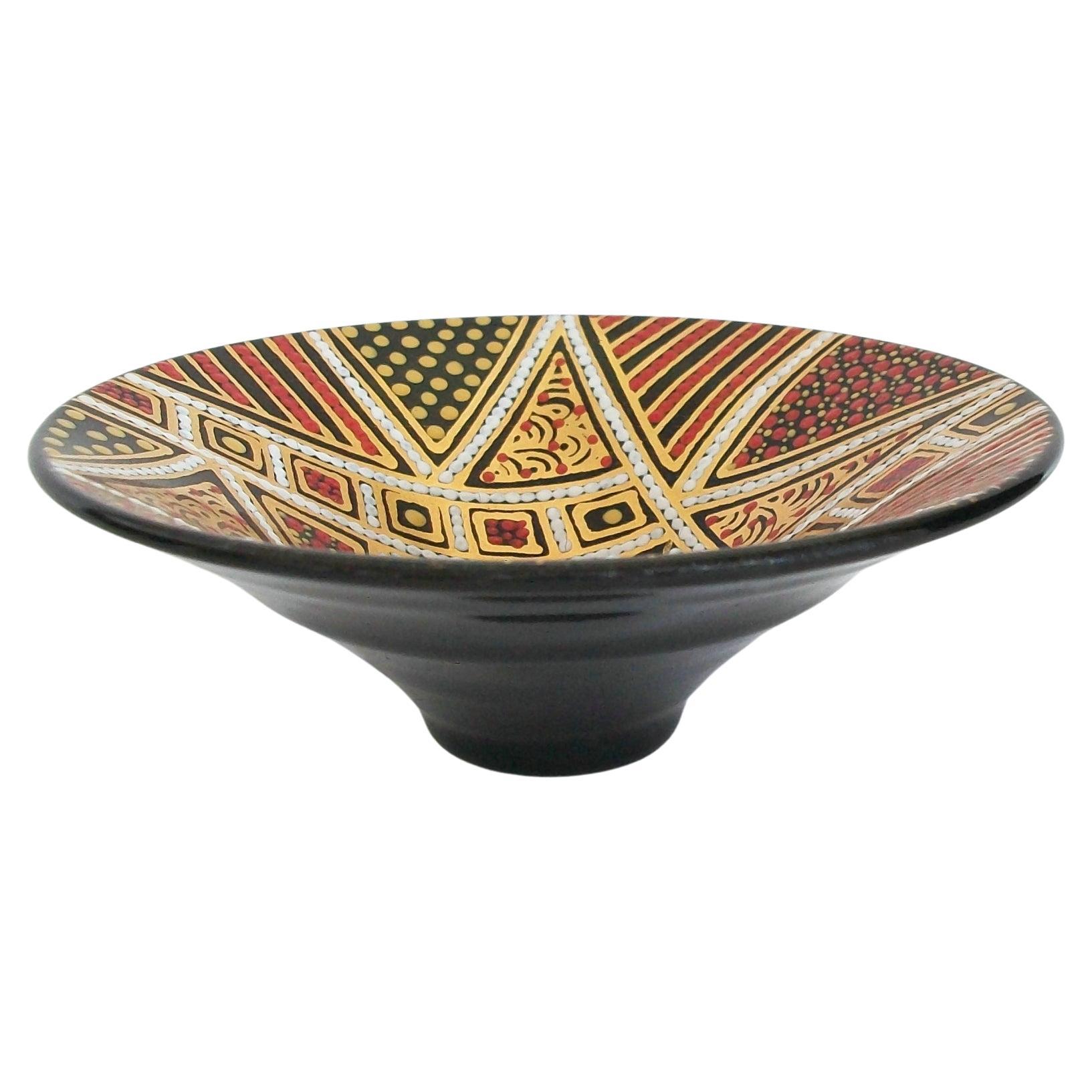 Bol en céramique artisanale dorée à motif de points aborigènes - Signé - Australie - 20e siècle en vente