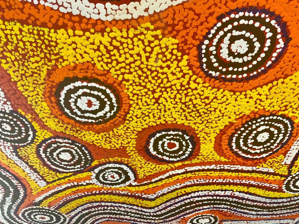 Australien Peinture aborigène d'« Maisons de la tradition spinifex » de Paddy Sims Japaljarri  en vente