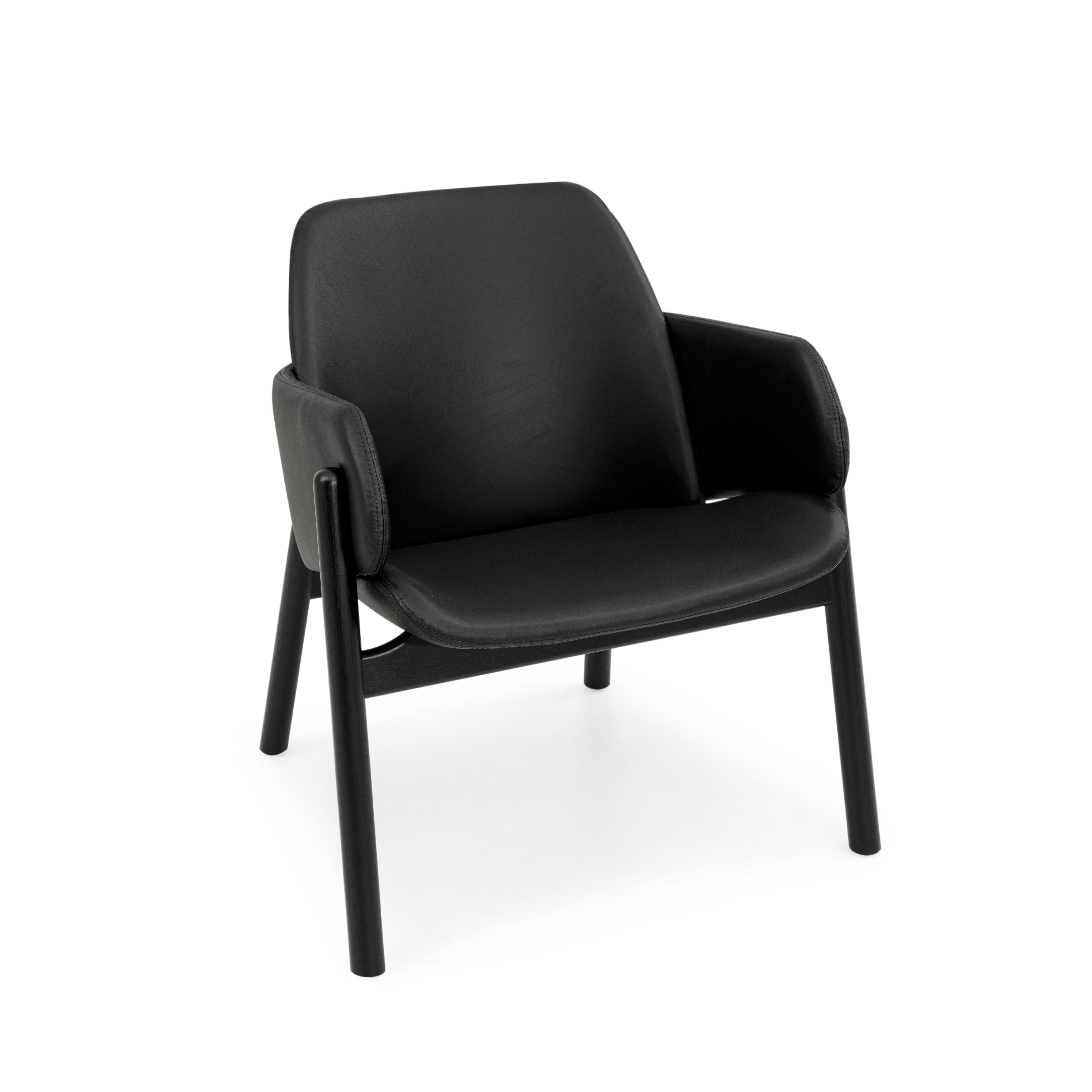 Contemporary Above Chair in Black Leather and Black Painted Frame For Sale