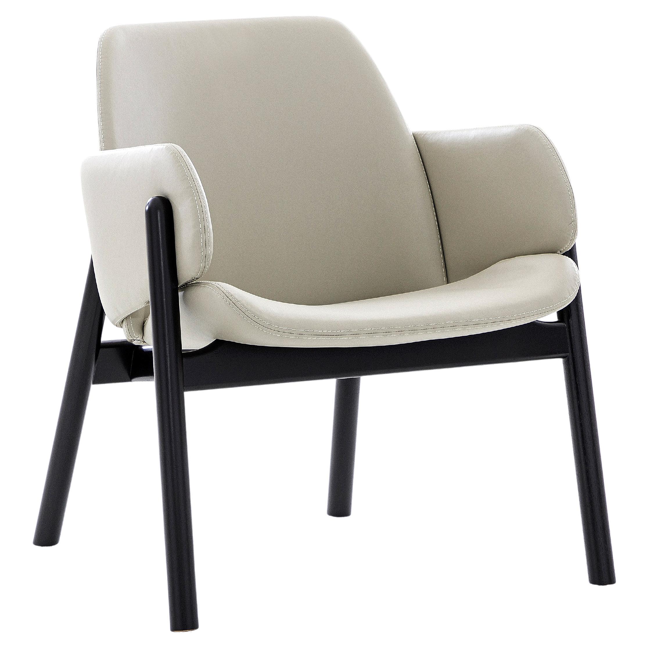Oben-Stuhl aus cremefarbenem Leder und schwarz lackiertem Rahmen