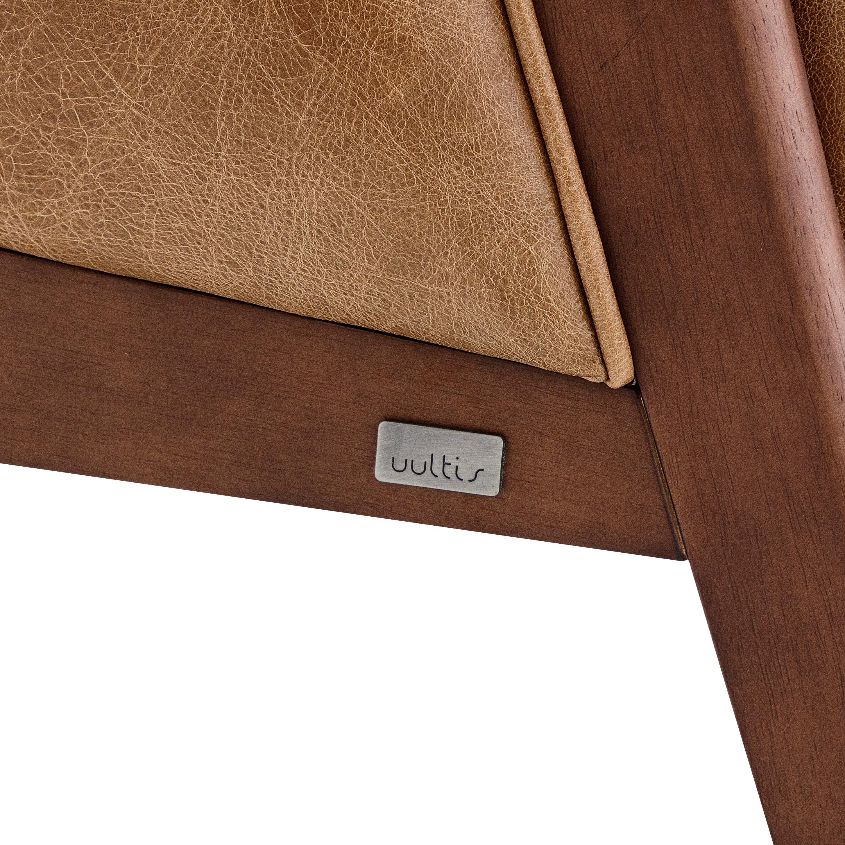 Placage Fauteuil en cuir caramel vieilli avec cadre en placage de noyer, collection Abra en vente