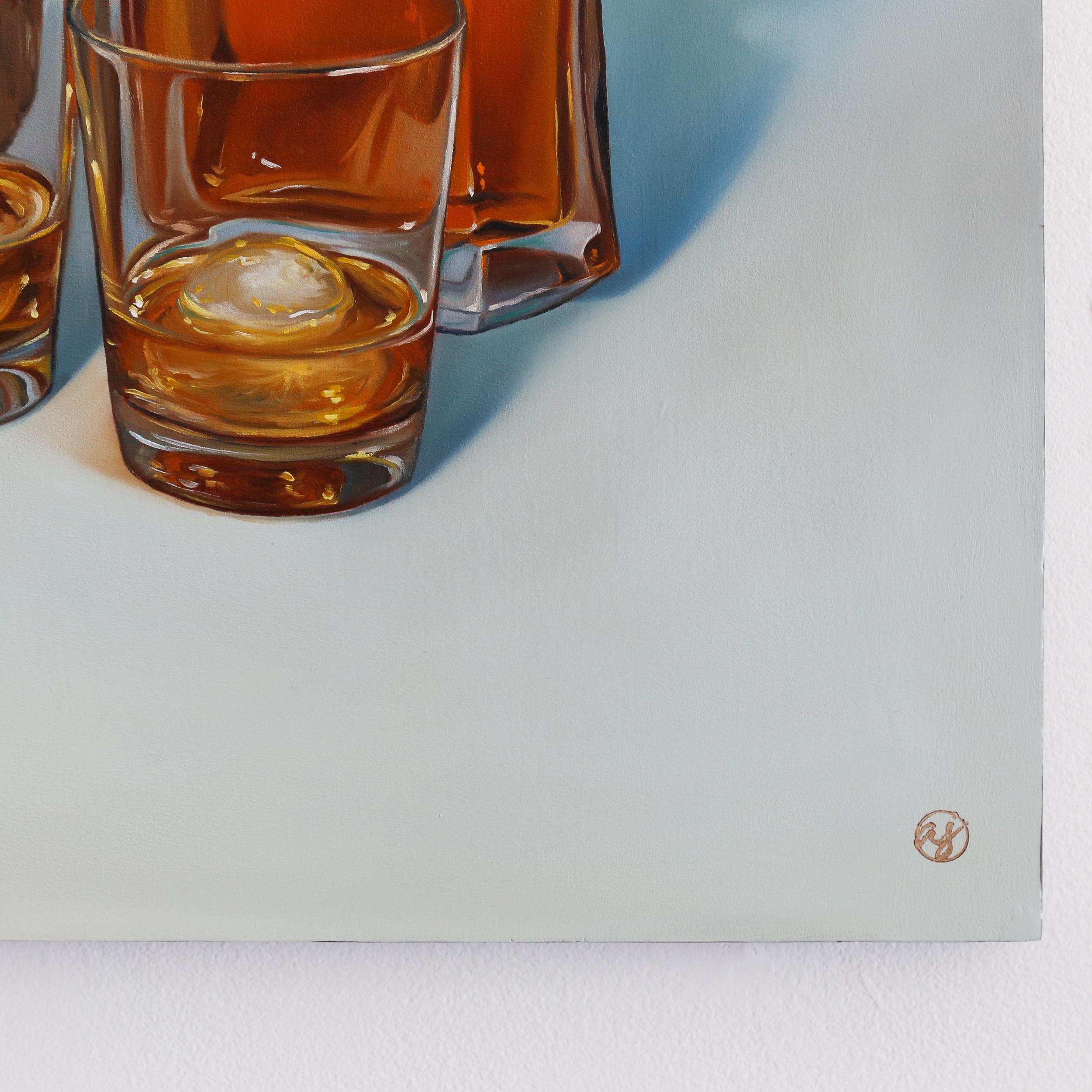 Doble Chupito de Whisky - Naturaleza Muerta Realista Pintura al Óleo - Still-Life Painting Gris de Abra Johnson