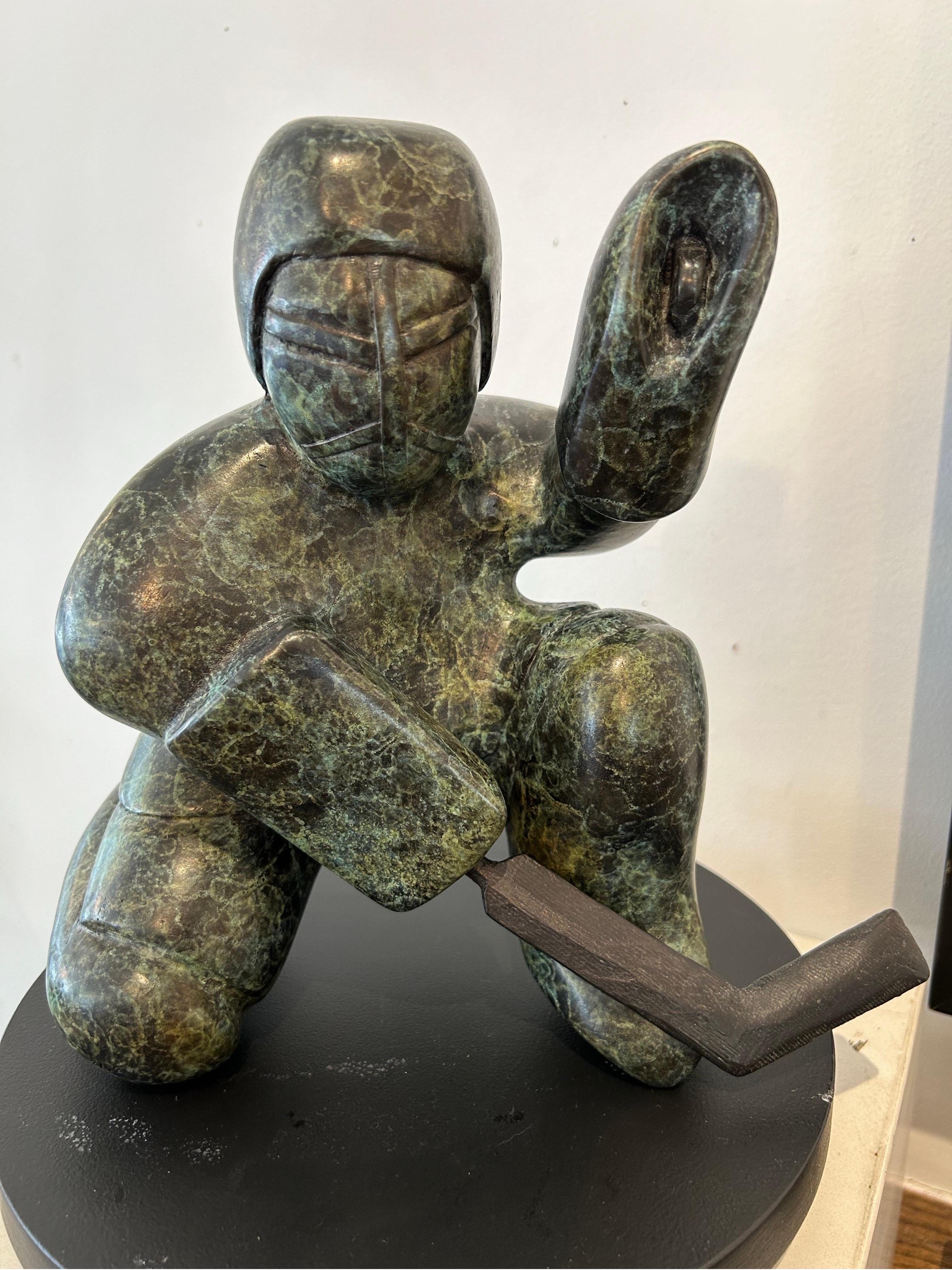 'Goalie' Scultura in bronzo fuso in edizione limitata di un giocatore di hockey in vendita 2