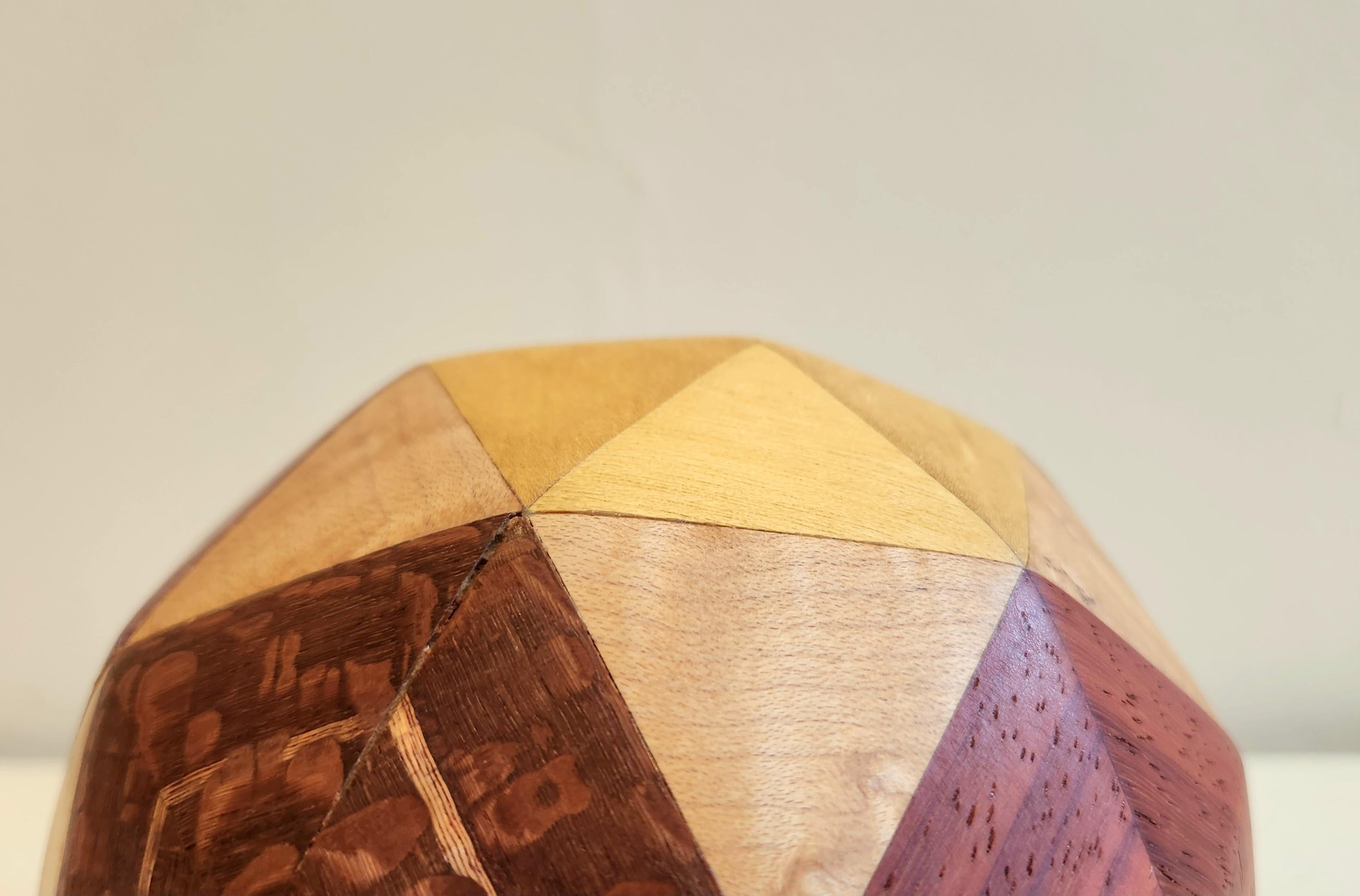 Orbe sculpté Icosahedron Frequency 2 en vente 2