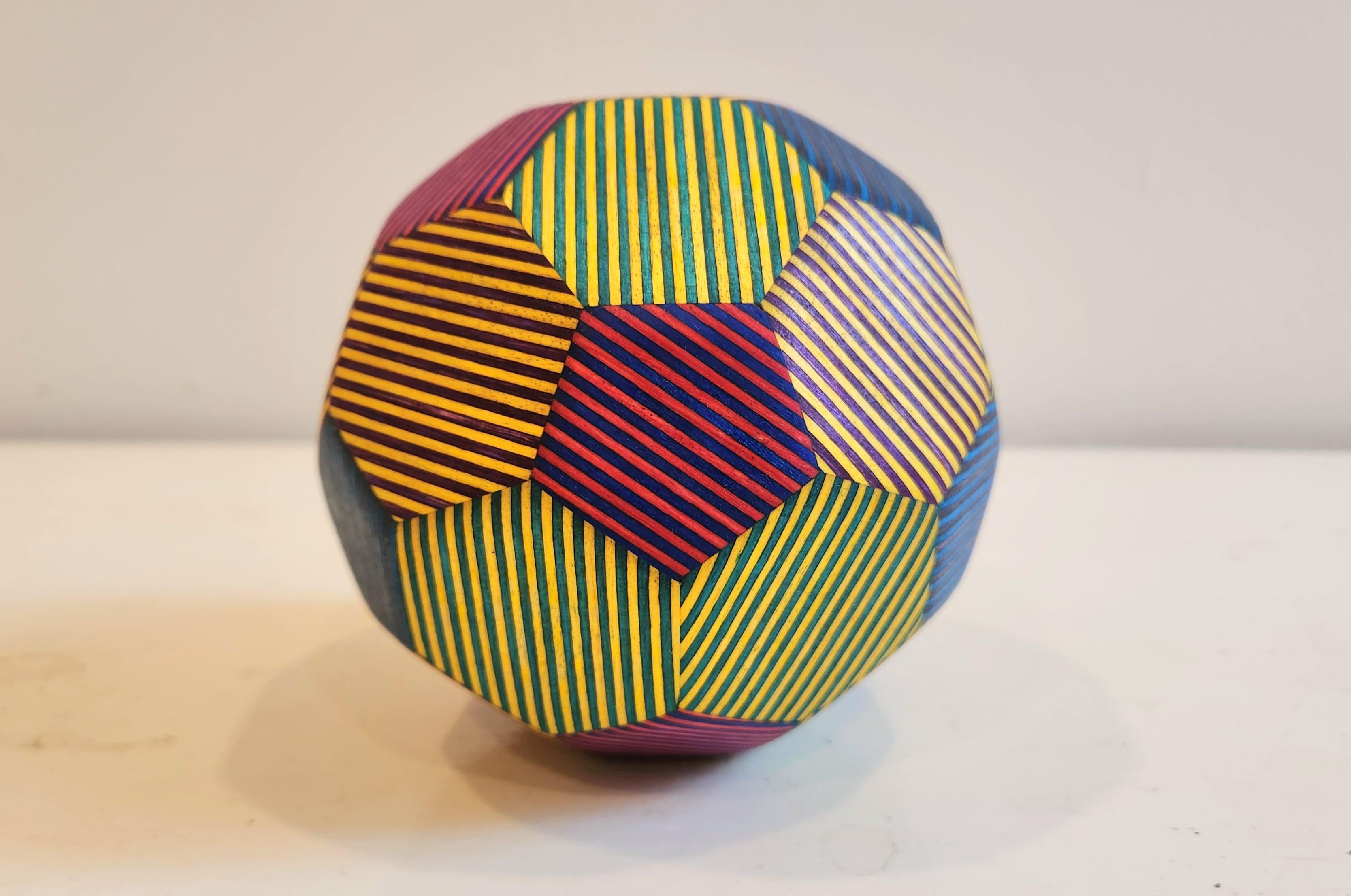 Skulpturale Kugel – Truncated Icosahedron – Sculpture von Abraham Ferraro