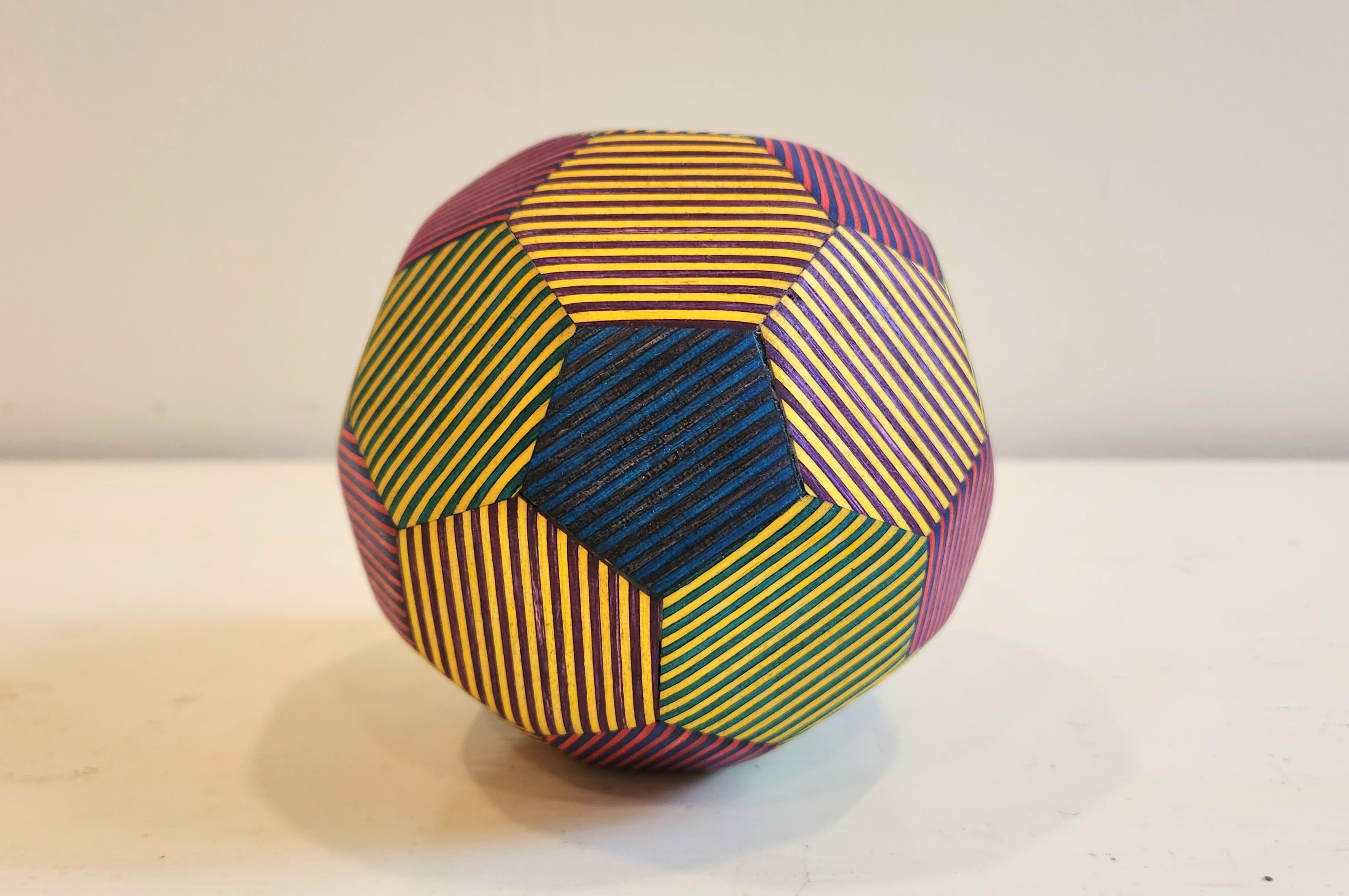 Skulpturale Kugel – Truncated Icosahedron (Abstrakt), Sculpture, von Abraham Ferraro