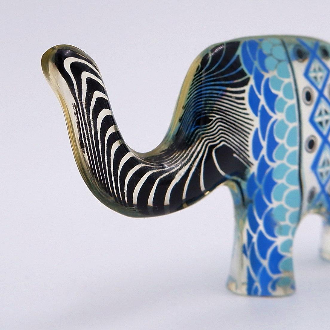 Abraham Palatnik Escultura Op Art Elefante acrílico de Lucita de mediados de siglo de Brasil
Escultura cinética de un elefante, obra original firmada 