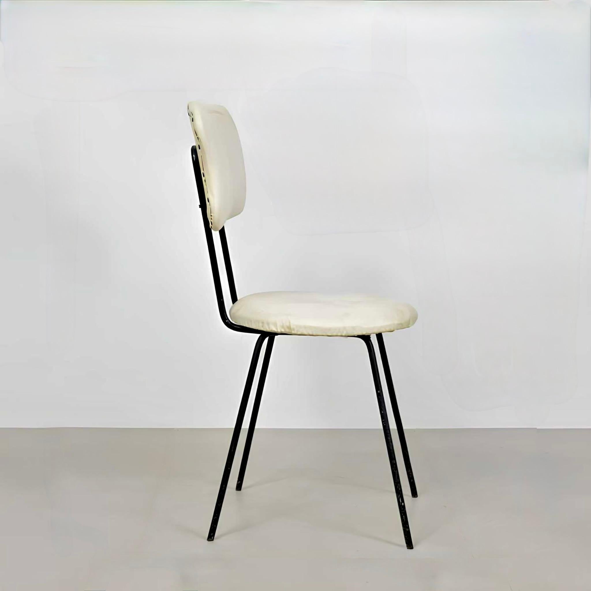 Abraham Palatnik. Stuhl, um 1950. Metall und original weißes Curvin (20. Jahrhundert) im Angebot