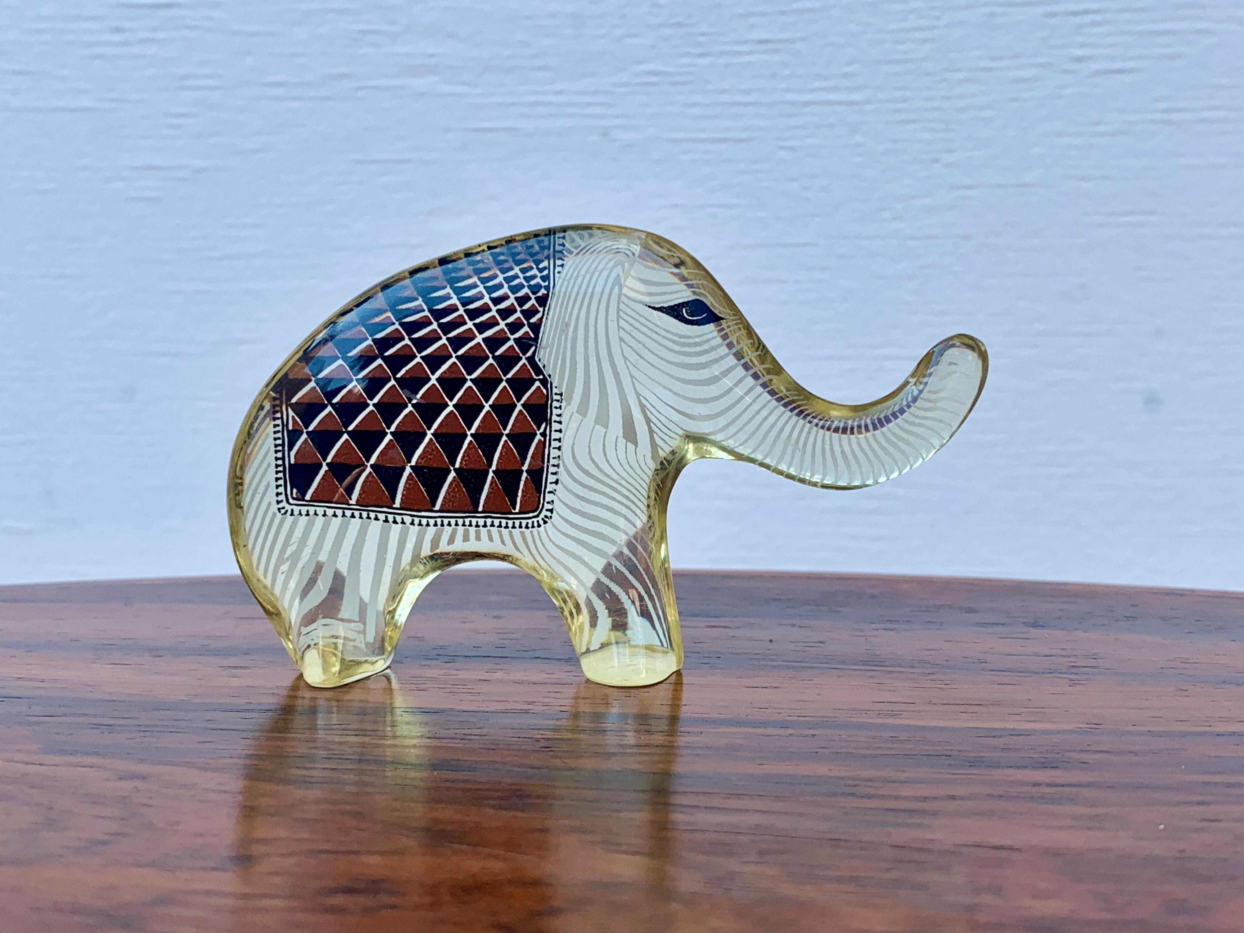 Abraham Palatnik, Elephant, Kinetic Sculpture in Acrylic Resin, Brazil, C. 1960 In Excellent Condition In PARIS, FR