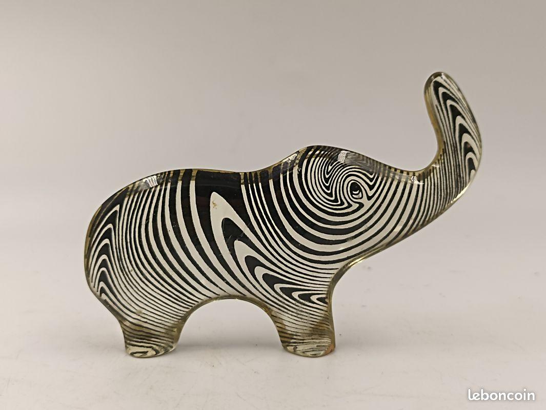 Abraham Palatnik, Elephant, Kinetic Sculpture in Acrylic Resin, Brazil, C. 1960 For Sale 2