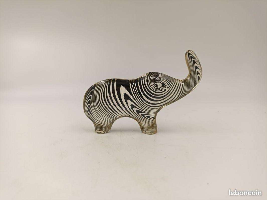 Abraham Palatnik, Elephant, Kinetic Sculpture in Acrylic Resin, Brazil, C. 1960 For Sale 3