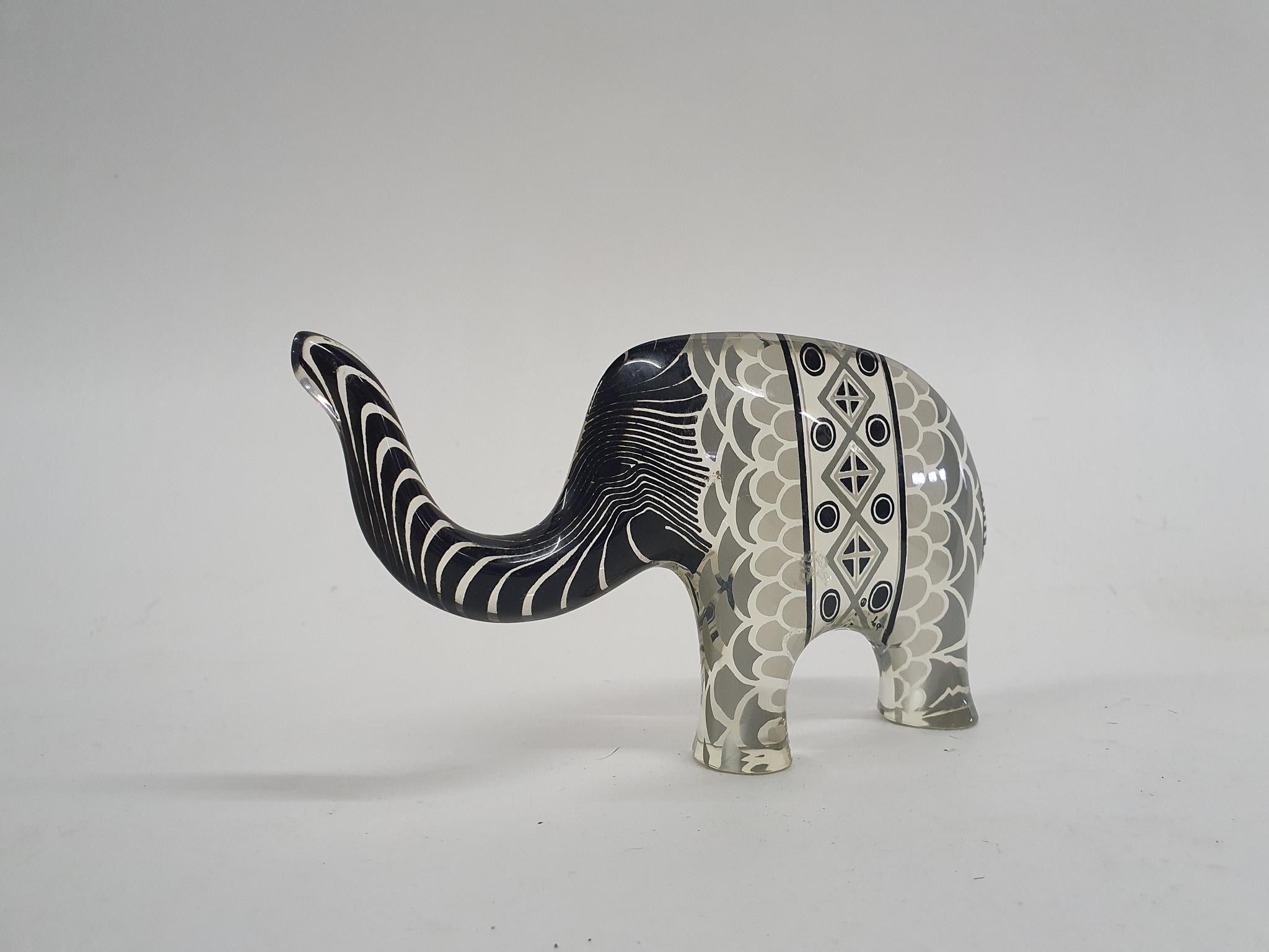 Abraham Palatnik glass elephant, Brazil, 1970s.

lucite glass elephant by the artist Abraham Paltanik.
A real collectors item in good condition. 
Marked in the glass.