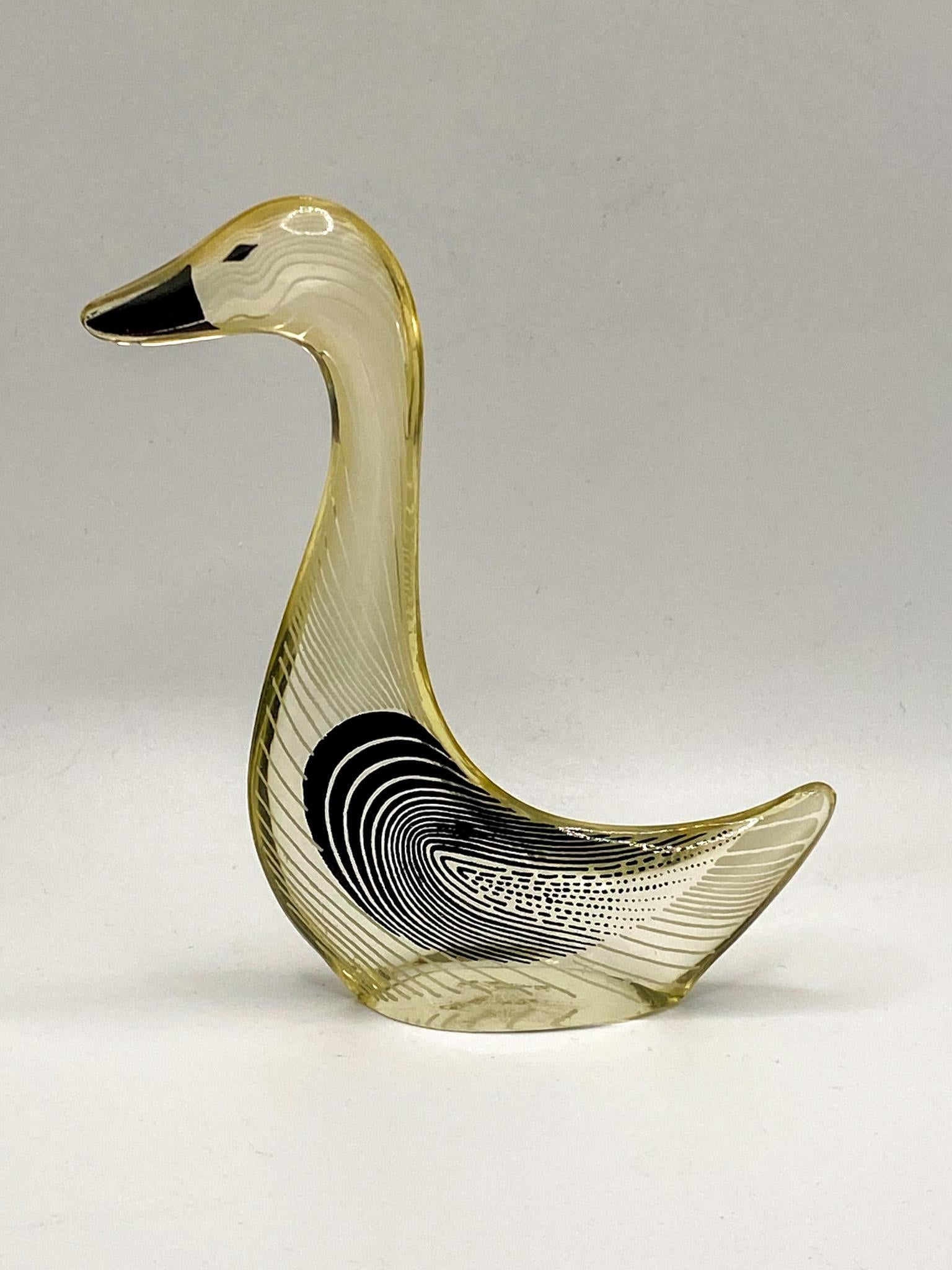 Brazilian Abraham Palatnik, Goose, Kinetic Sculpture in Acrylic Resin, Brazil, C. 1960 For Sale